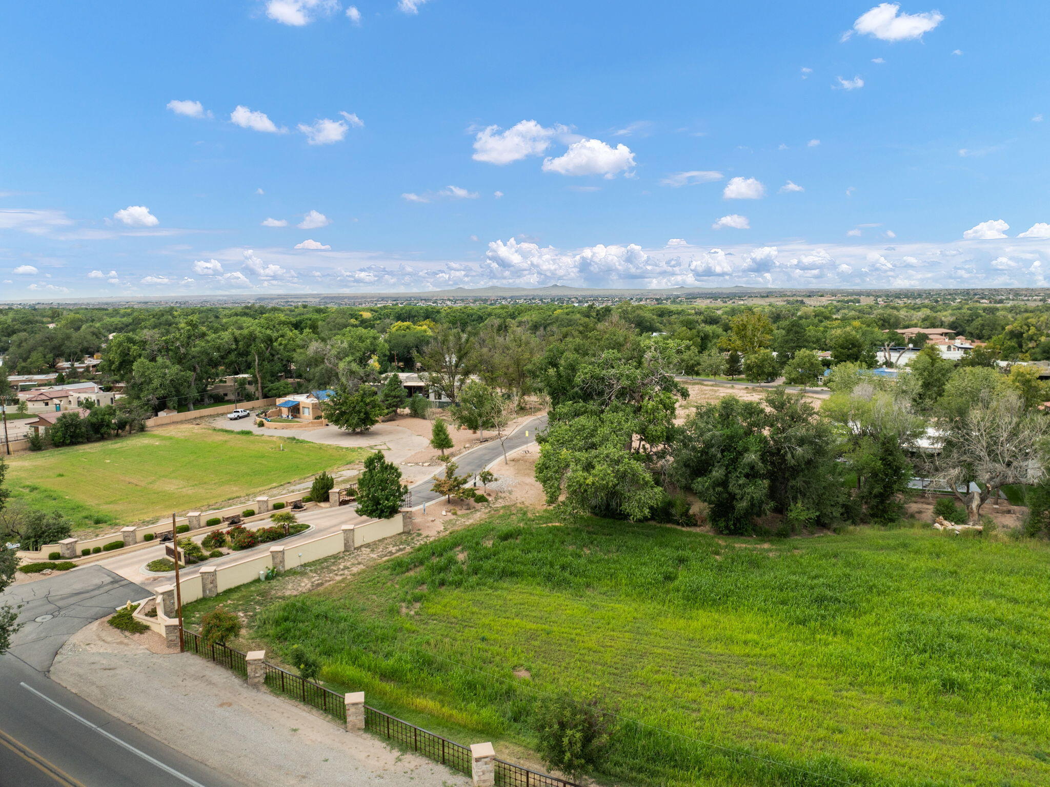 Photo 7 — 1001 COTTONWOOD Drive NW