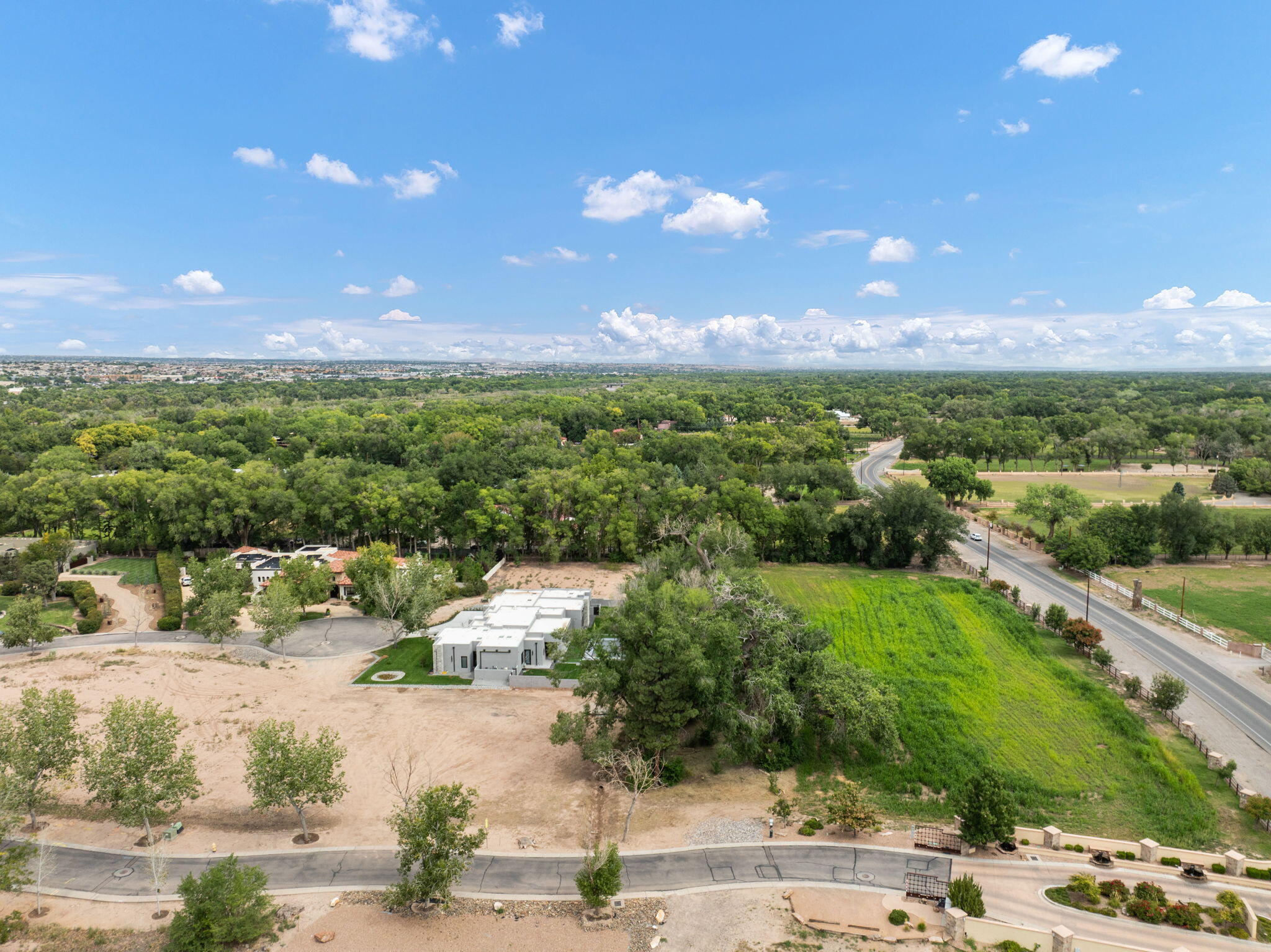 Photo 6 — 1001 COTTONWOOD Drive NW