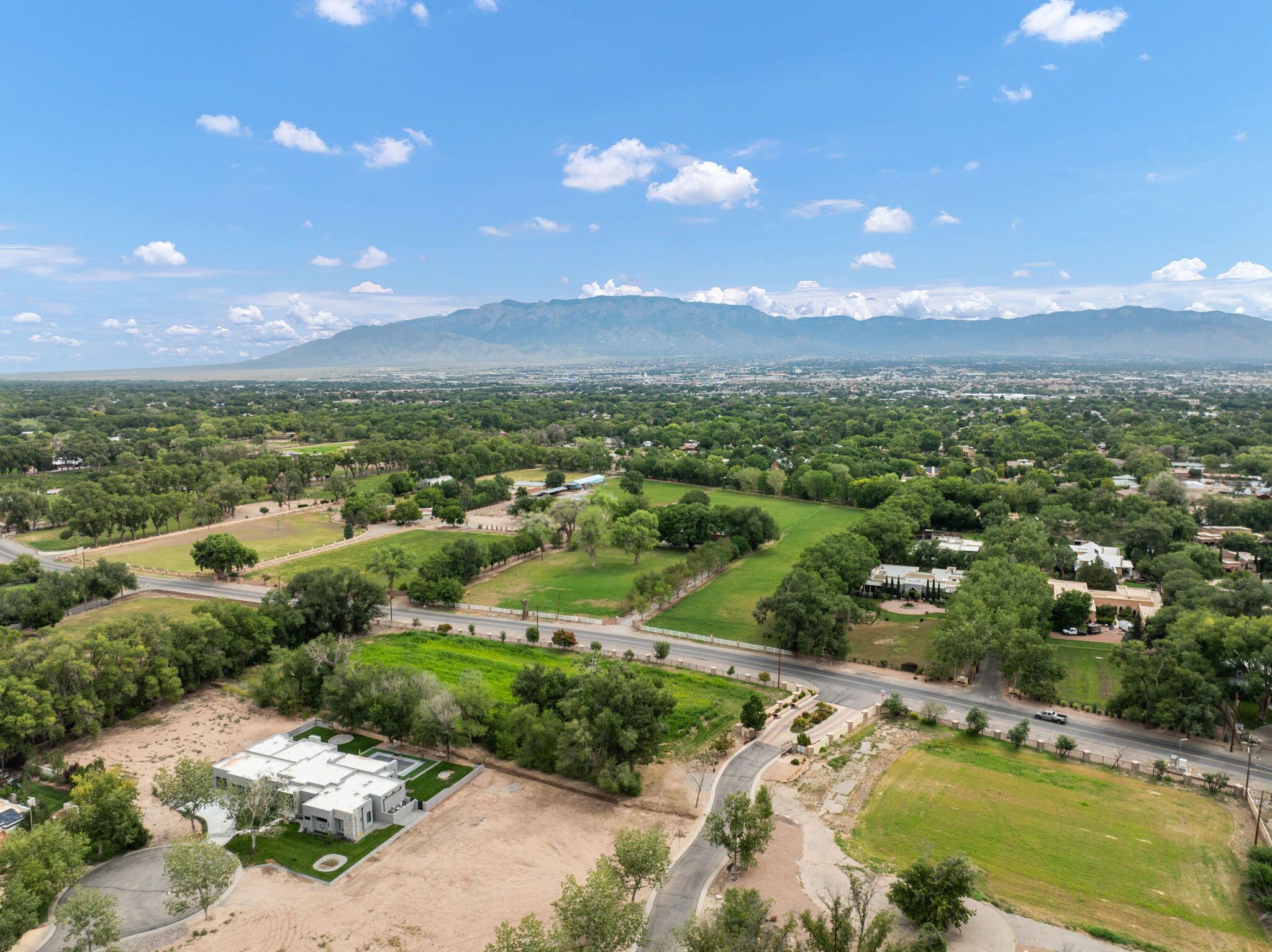 Photo 5 — 1001 COTTONWOOD Drive NW