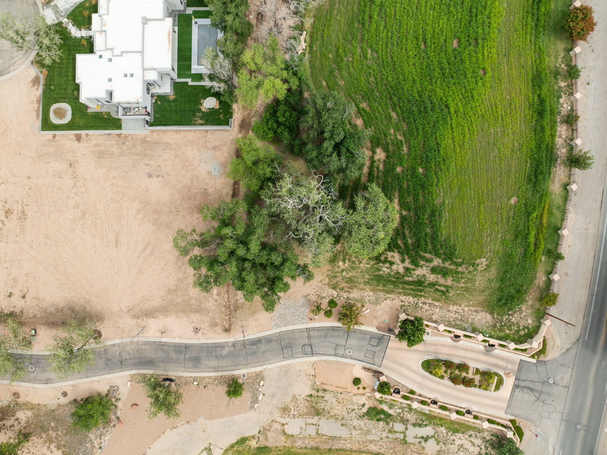 Photo 4 — 1001 COTTONWOOD Drive NW