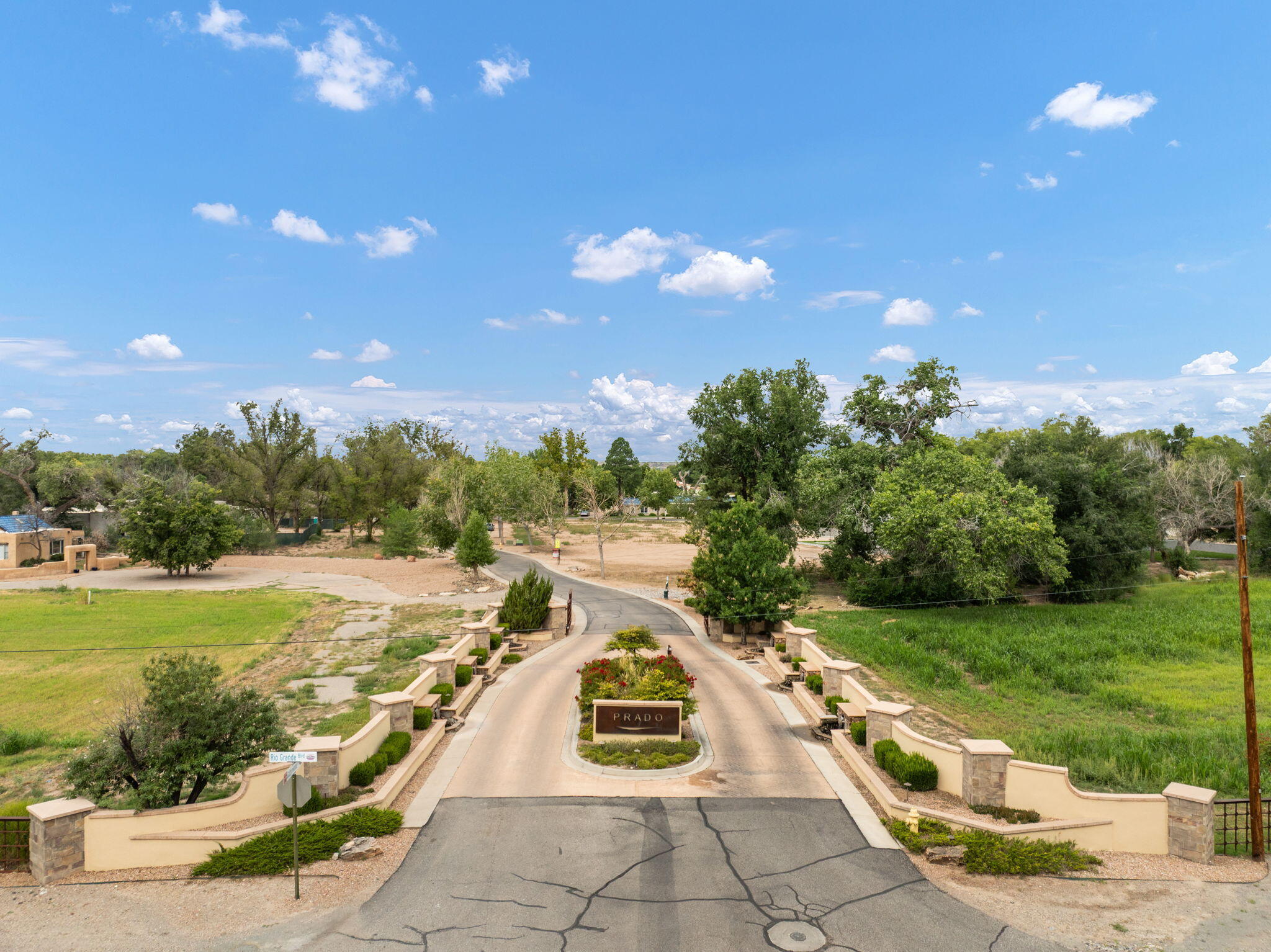 Photo 3 — 1001 COTTONWOOD Drive NW