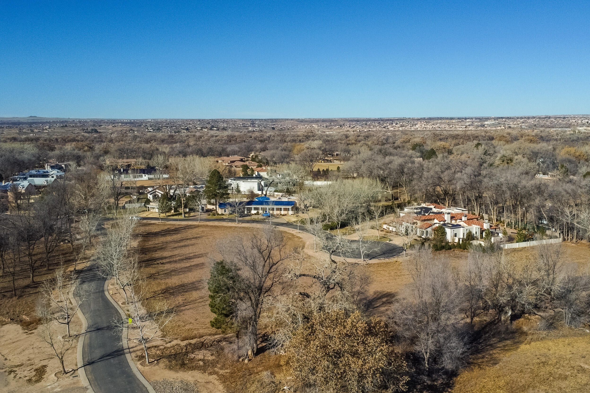 Photo 2 — 1001 COTTONWOOD Drive NW
