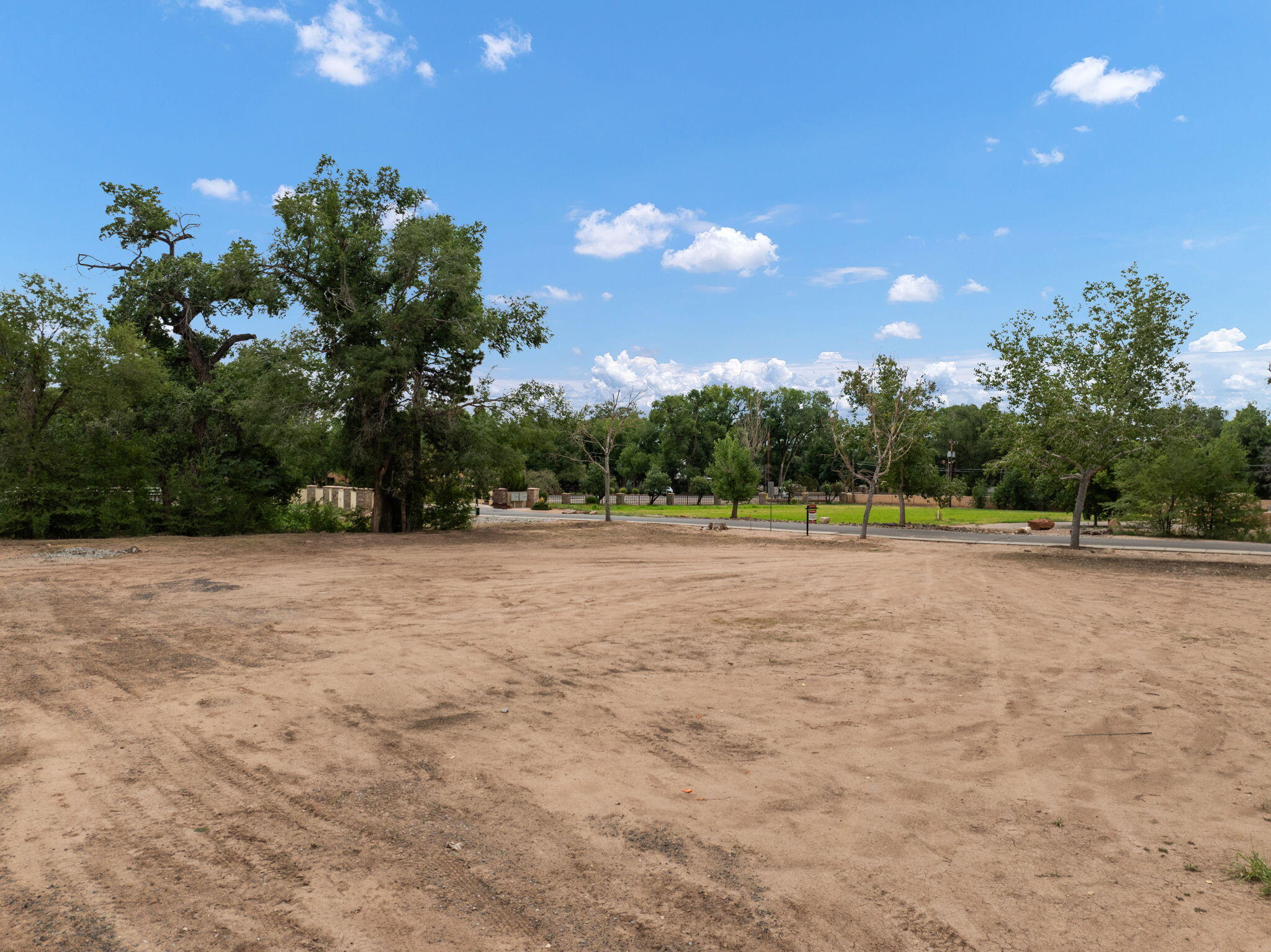 Photo 16 — 1001 COTTONWOOD Drive NW