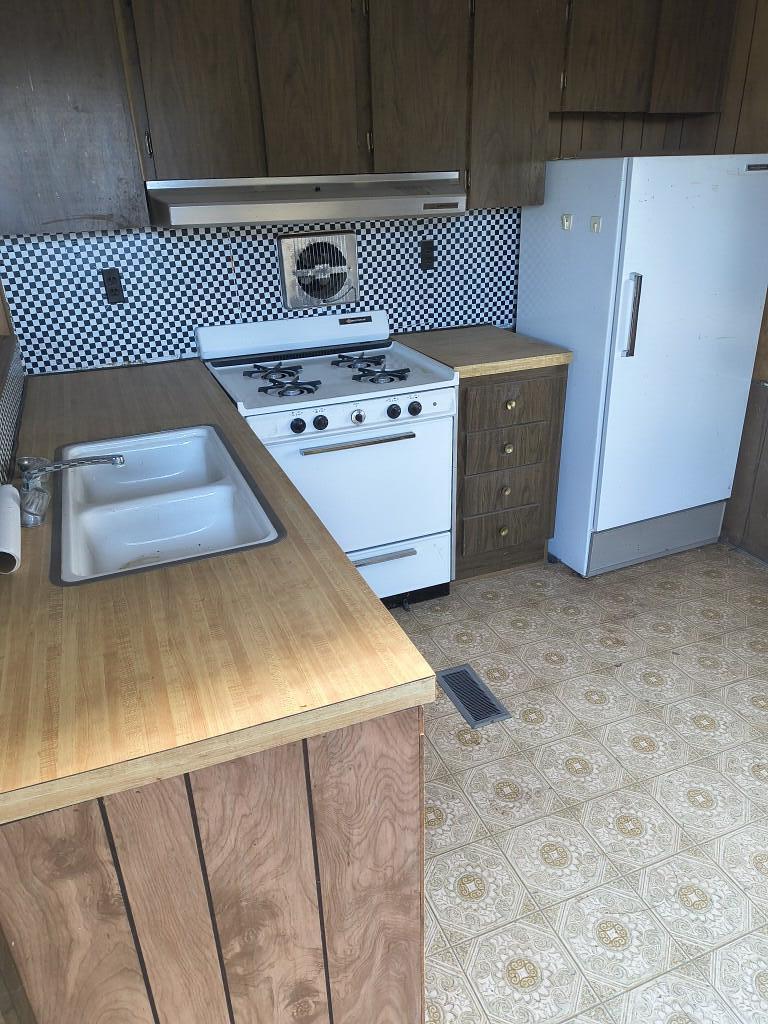 Photo 10 — 916 6th ST.
