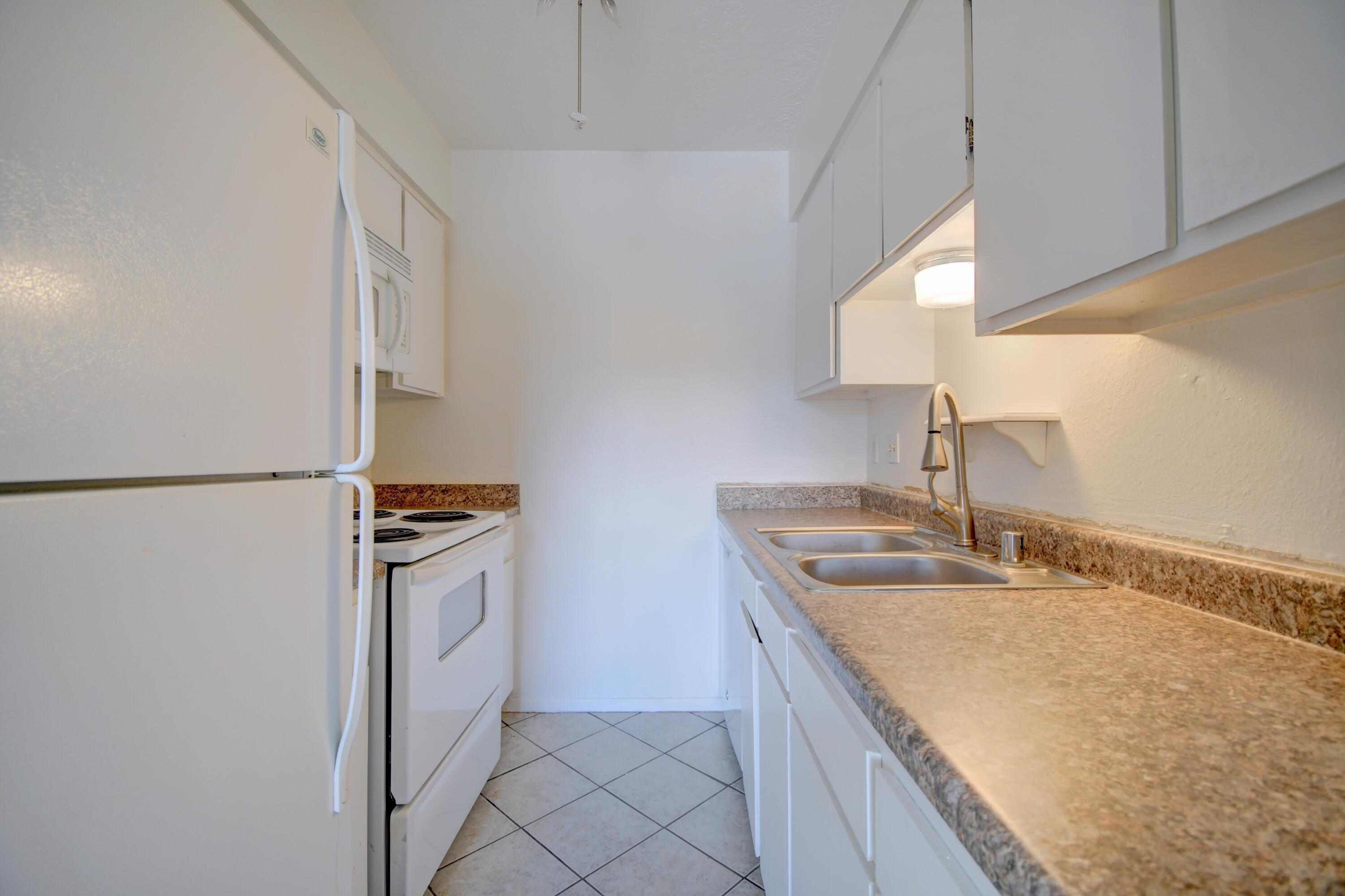 Photo 20 — 4601 Carlisle Boulevard NE D16