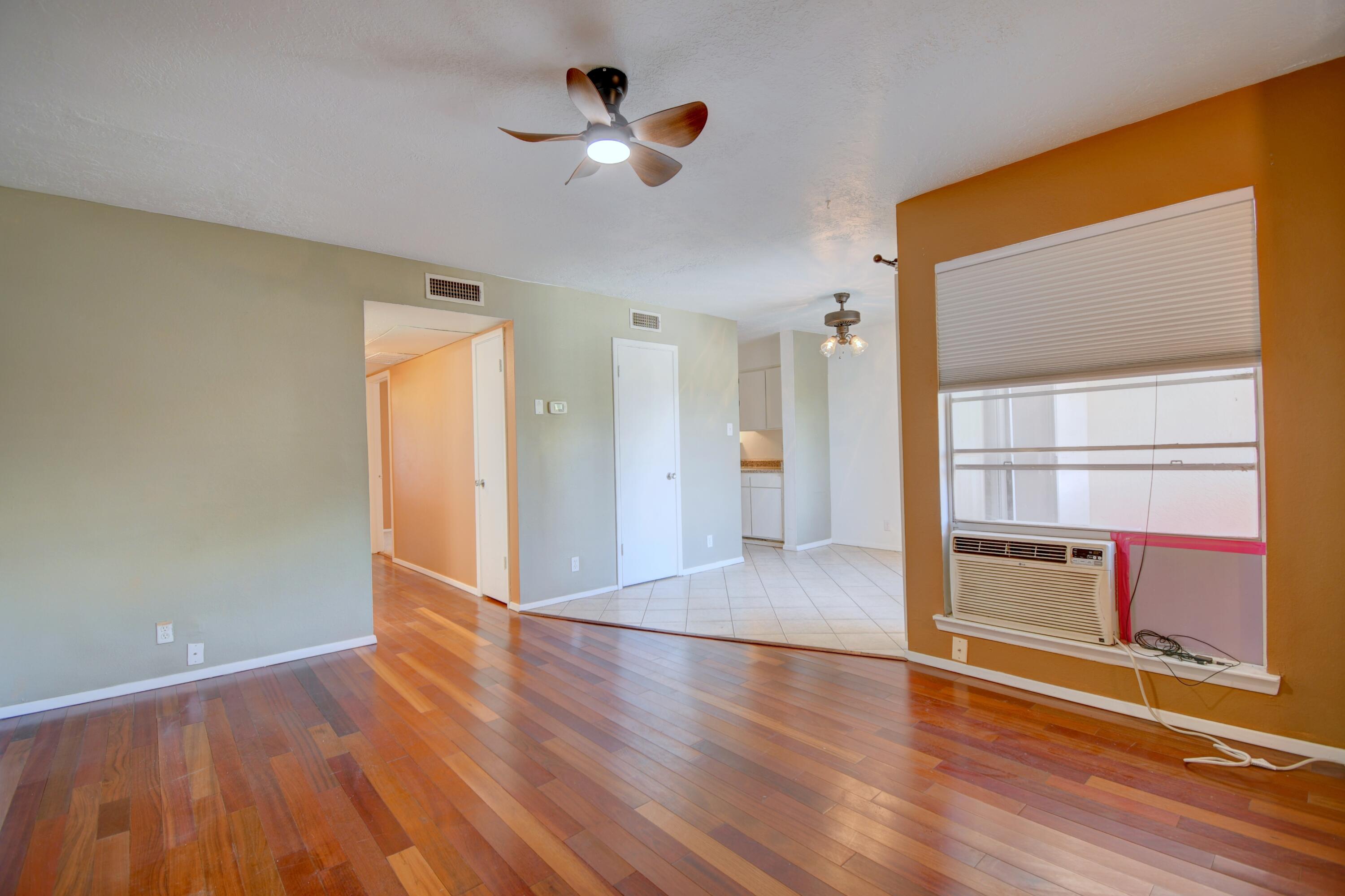 Photo 18 — 4601 Carlisle Boulevard NE D16