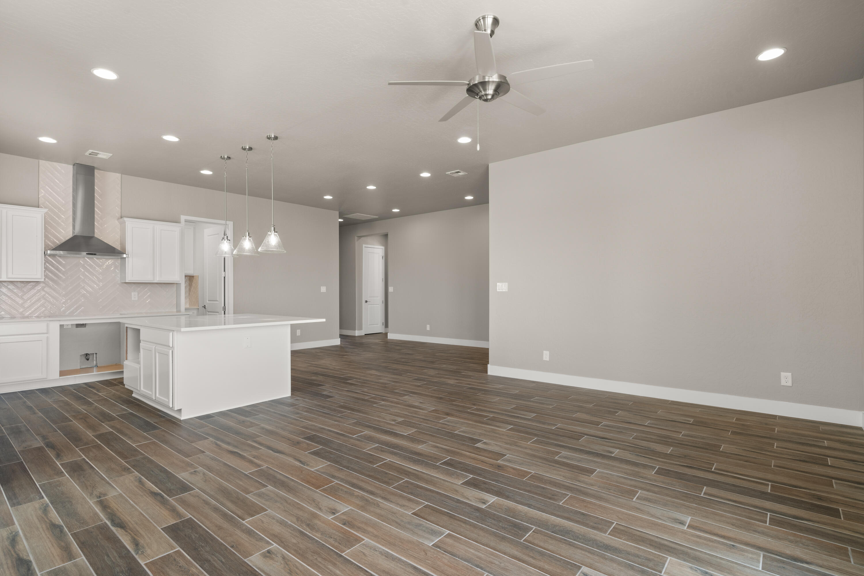Photo 17 — 6704 Zachary Road NE