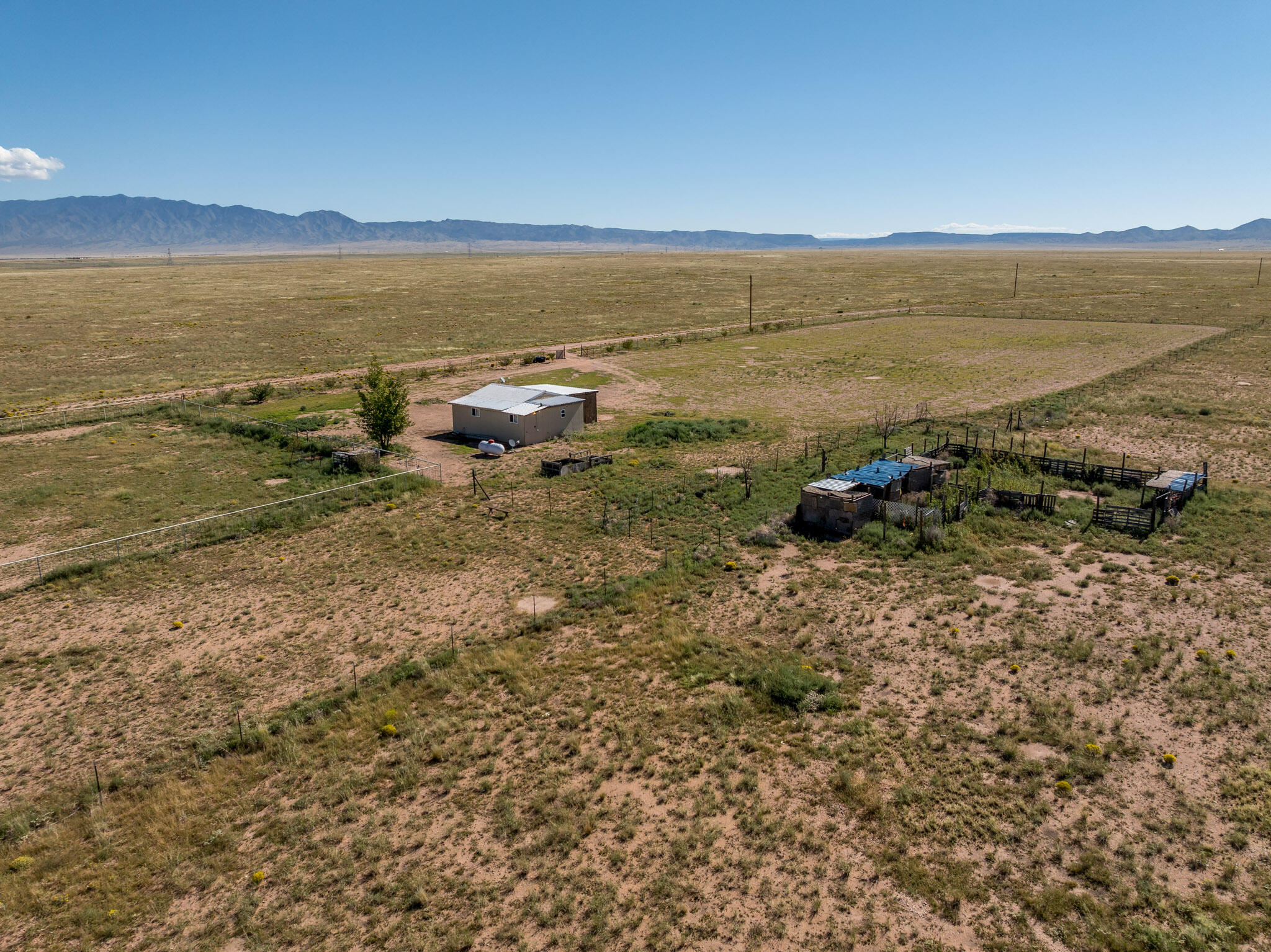 Photo 16 — 3301 Cuchilla Drive