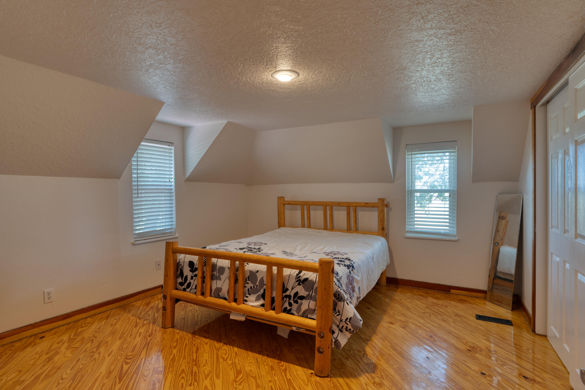 Photo 2 — 391 W Howell Road