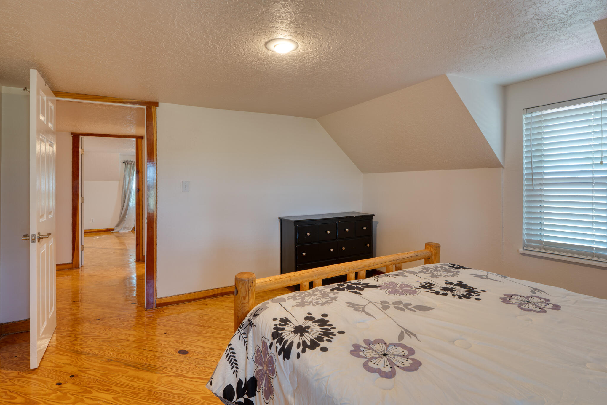 Photo 3 — 391 W Howell Road