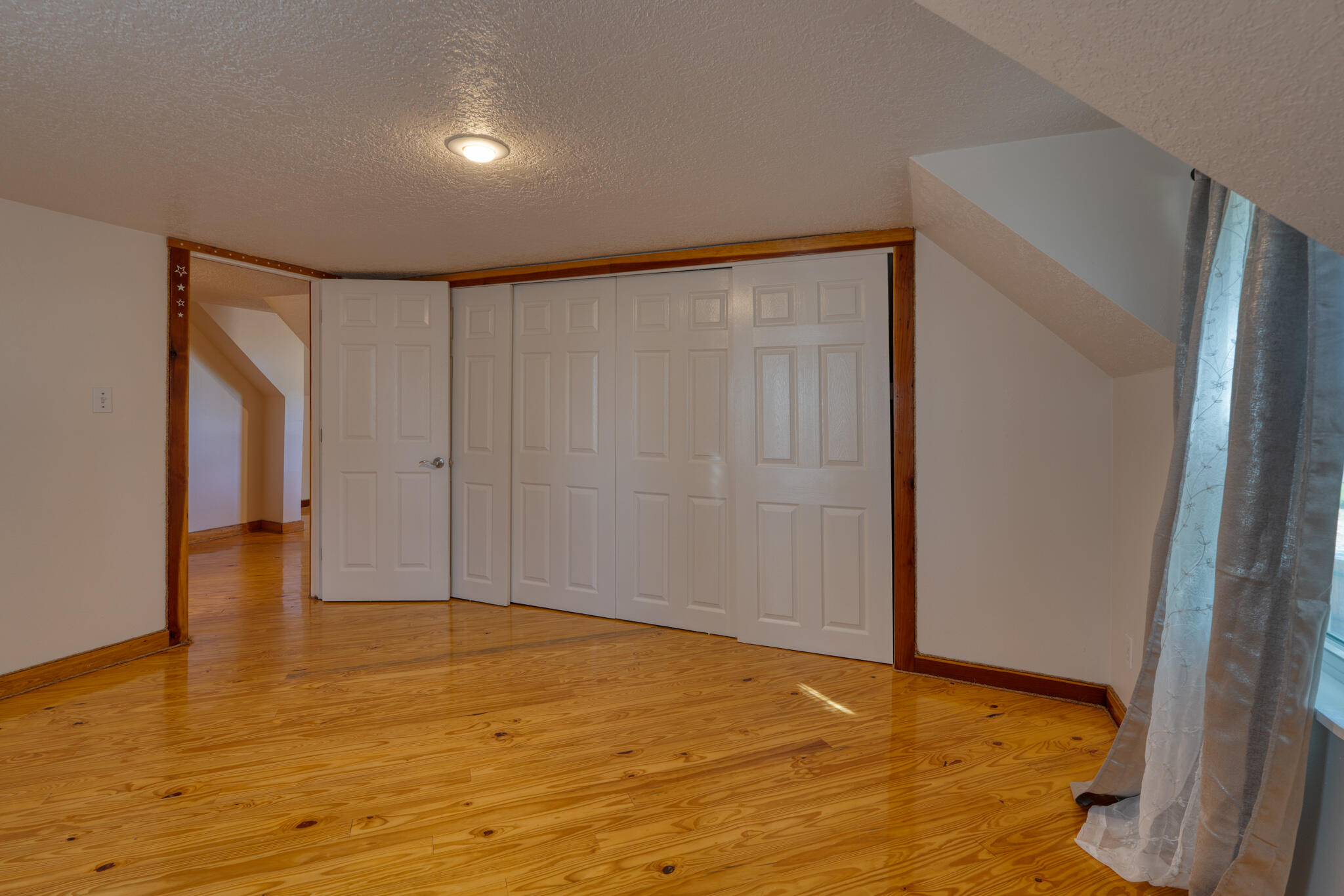 Photo 4 — 391 W Howell Road