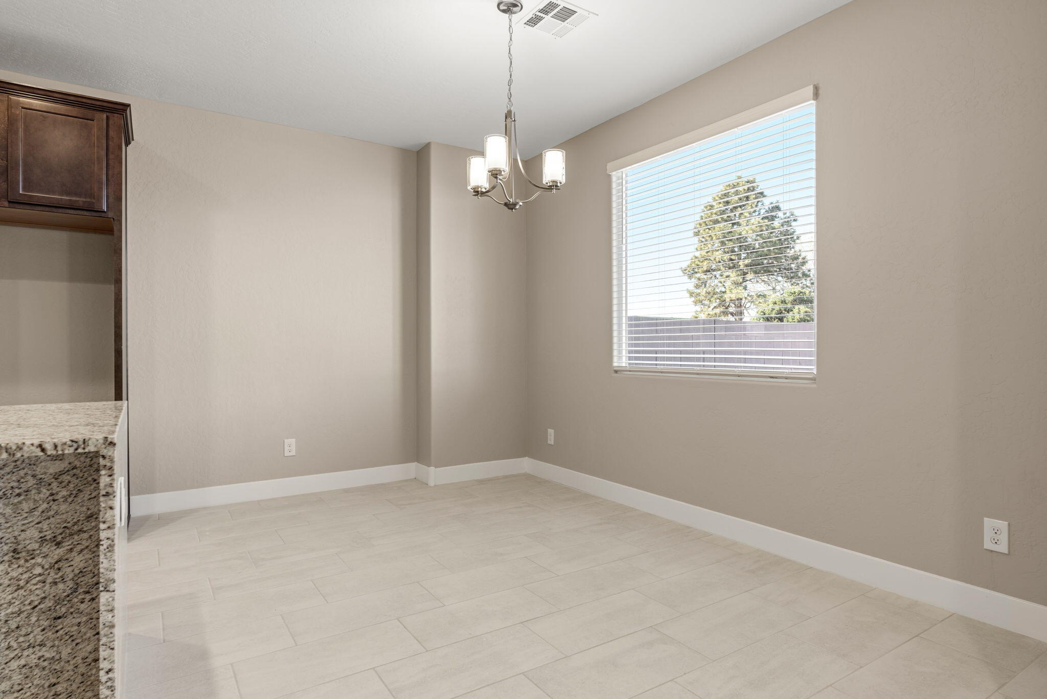 Photo 10 — 4428 Wymont Circle NE
