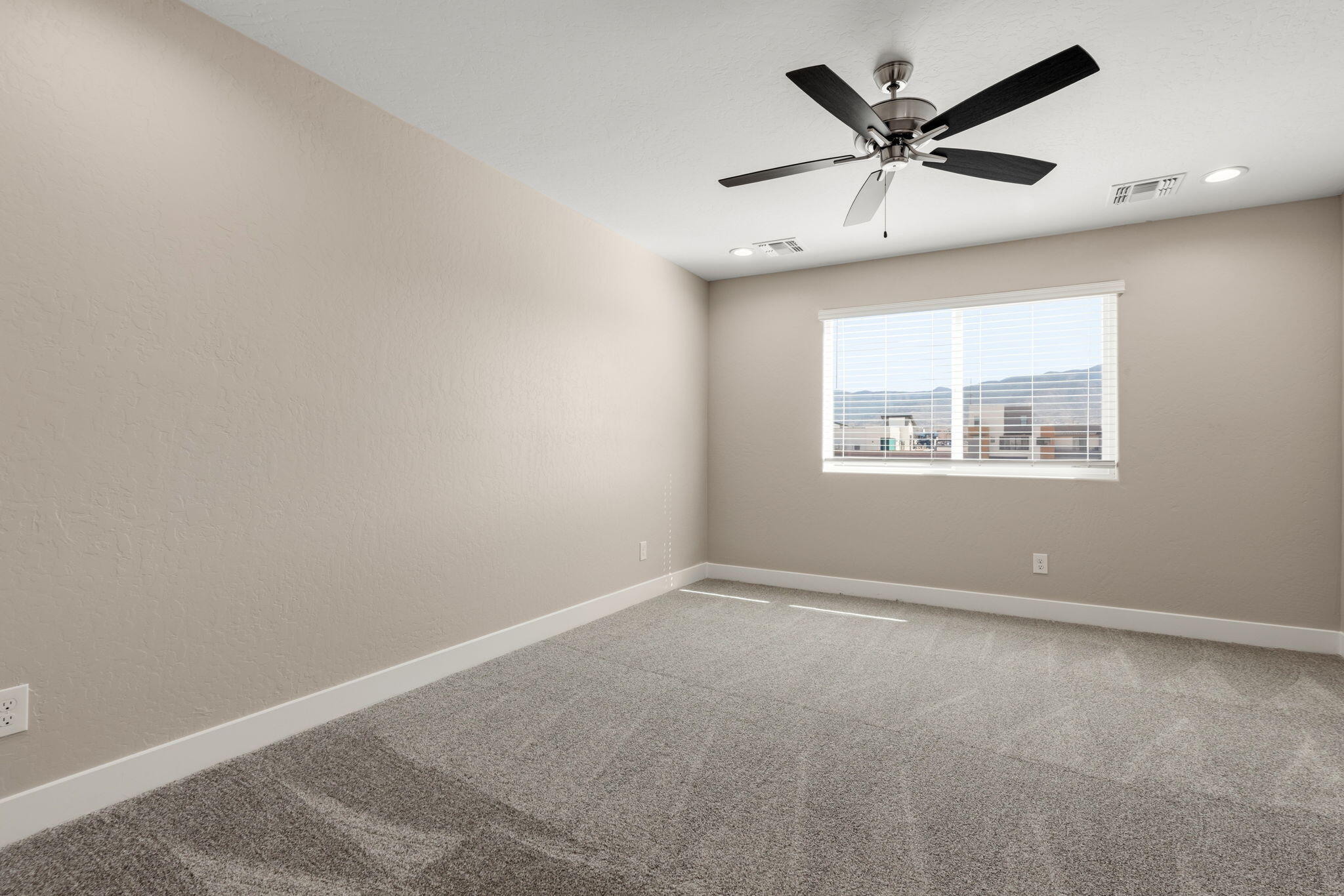 Photo 14 — 4428 Wymont Circle NE