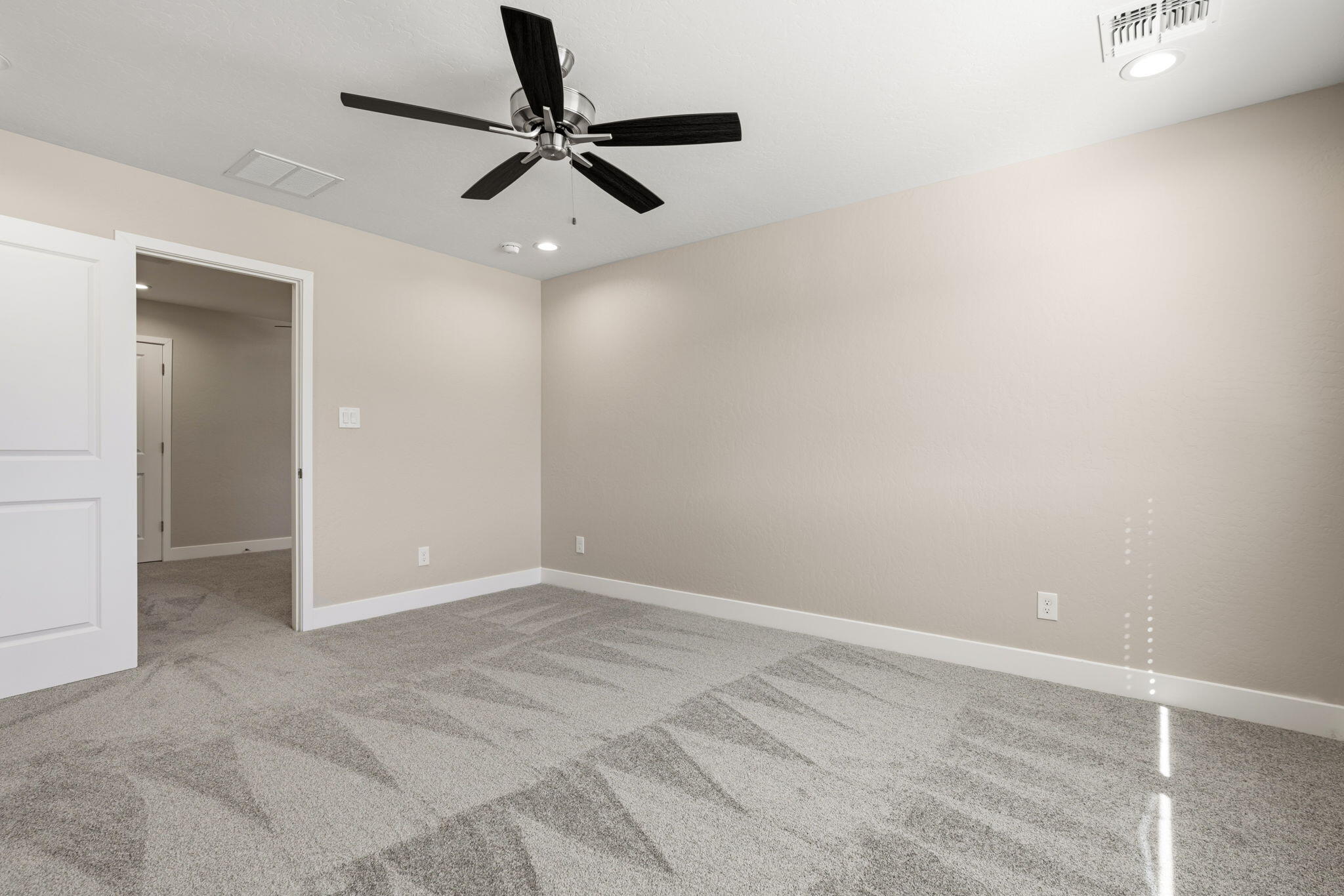 Photo 15 — 4428 Wymont Circle NE