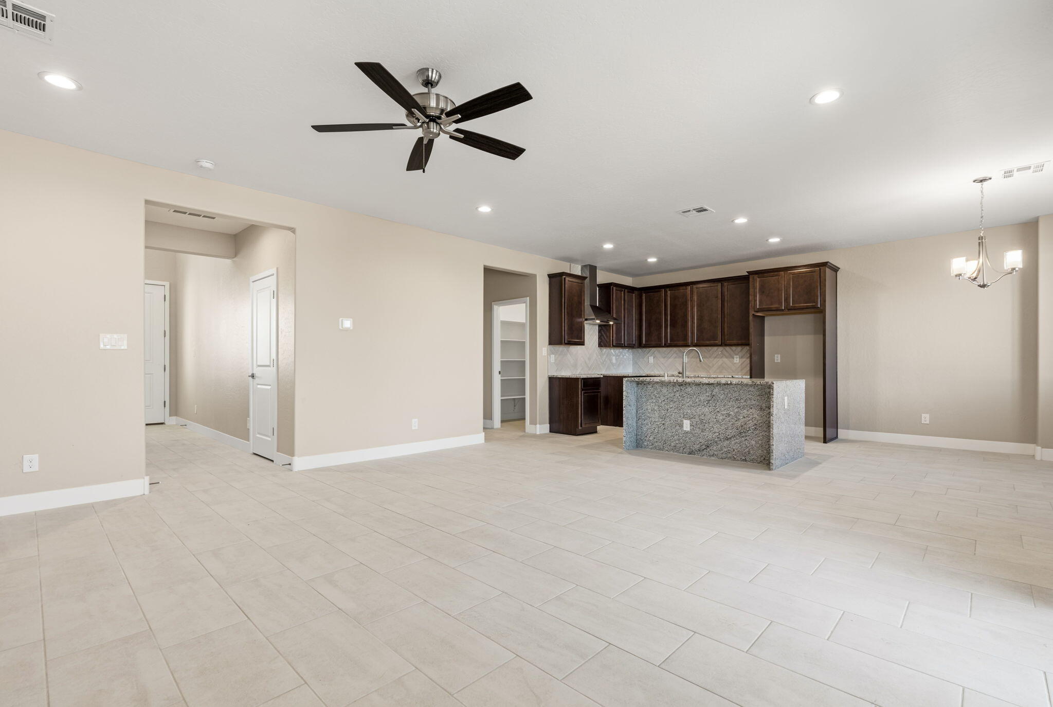 Photo 4 — 4428 Wymont Circle NE