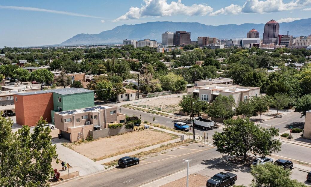 Photo 4 — 635 14TH Street SW