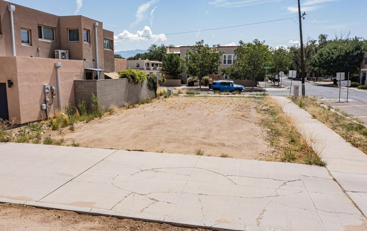 Photo 8 — 635 14TH Street SW