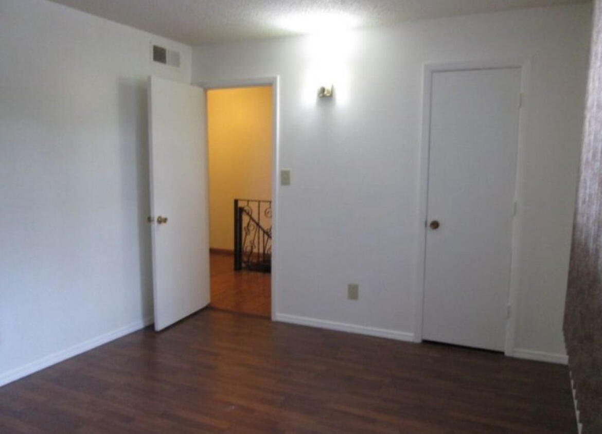 Photo 2 — 12000 STILWELL Place NE C