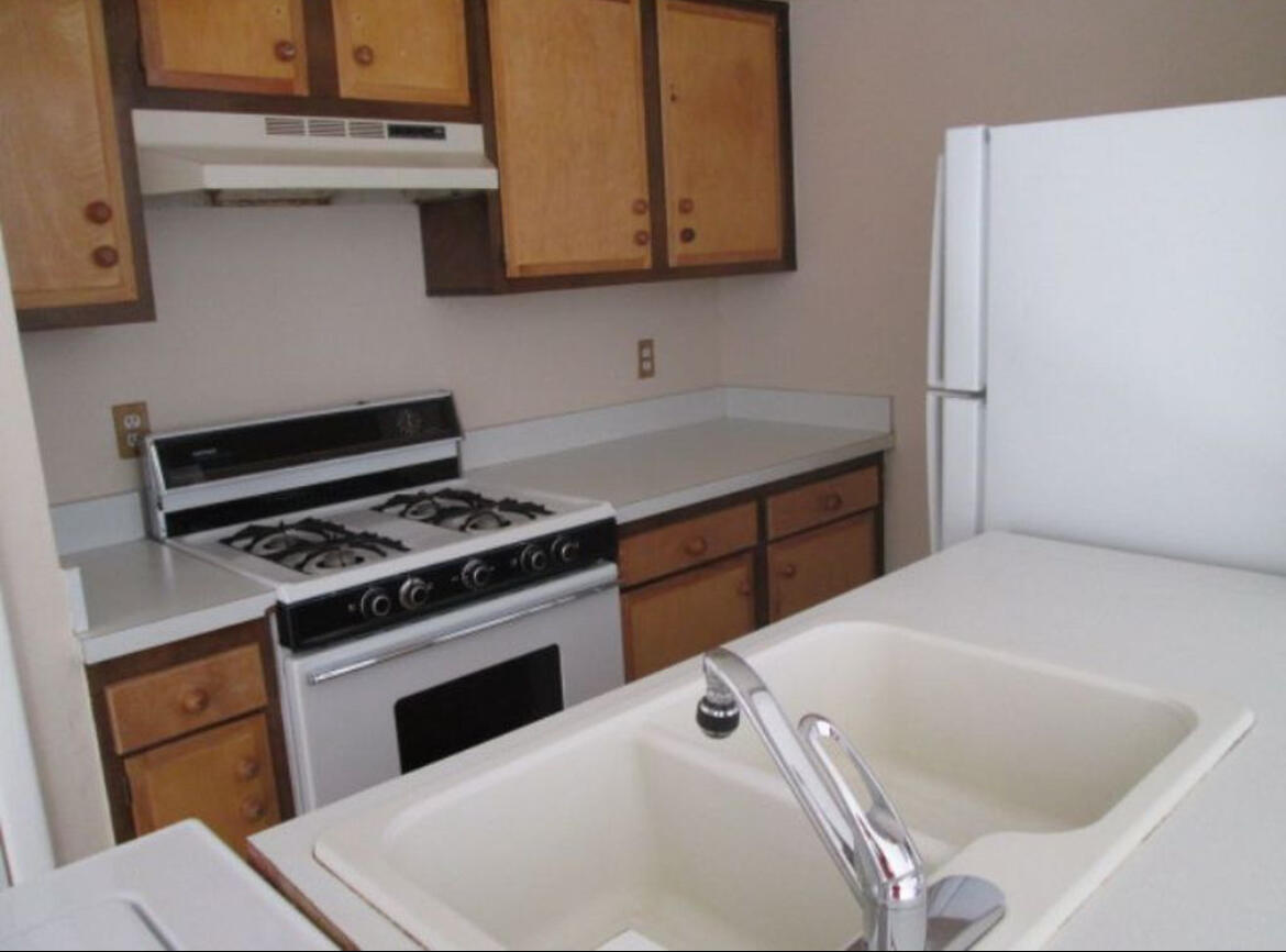Photo 5 — 12000 STILWELL Place NE C