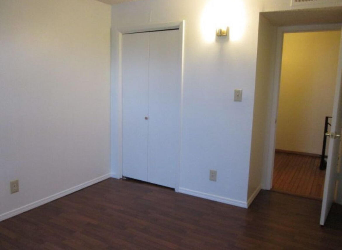 Photo 3 — 12000 STILWELL Place NE C