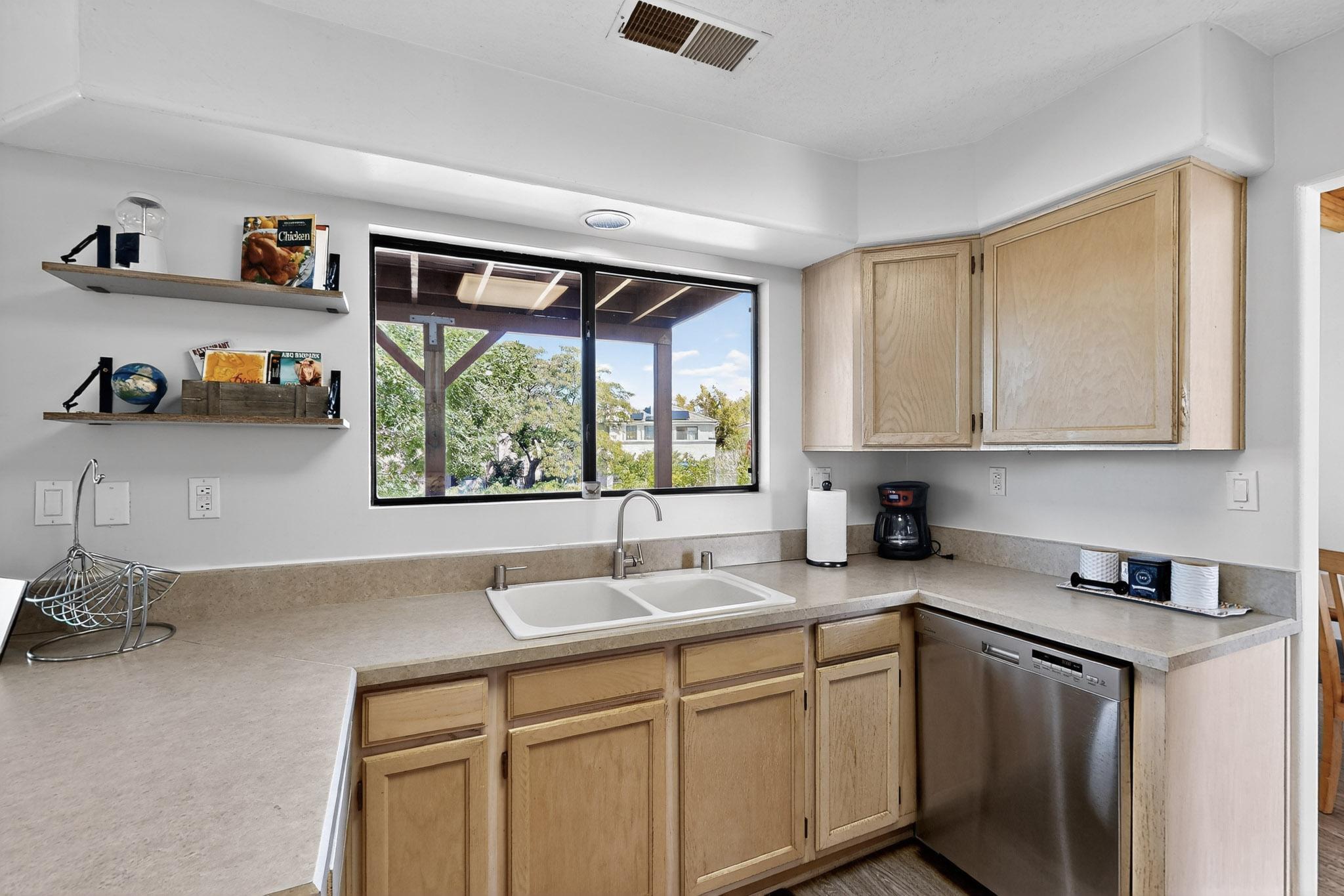 Photo 13 — 7809 OAKLAND Avenue NE