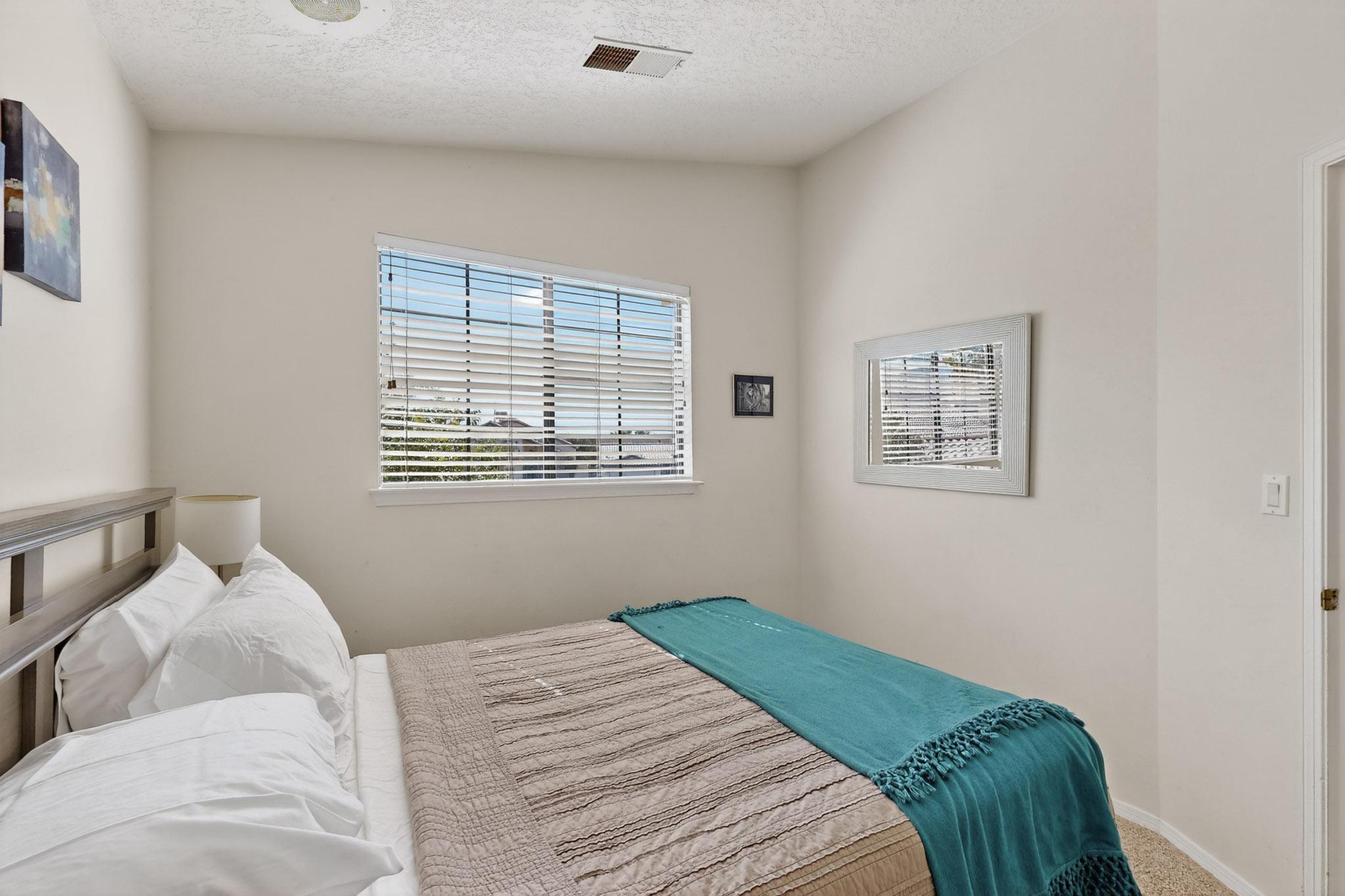 Photo 18 — 7809 OAKLAND Avenue NE