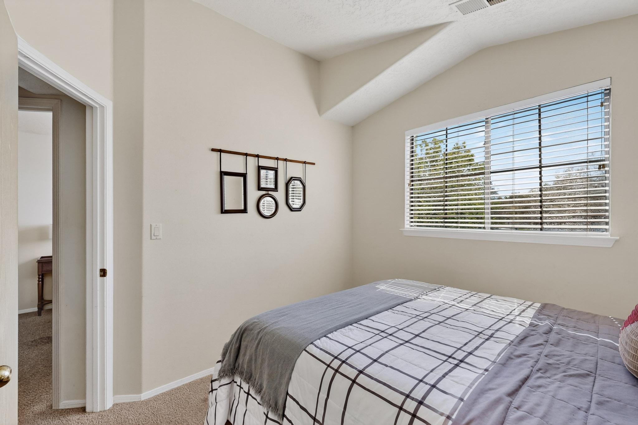 Photo 20 — 7809 OAKLAND Avenue NE