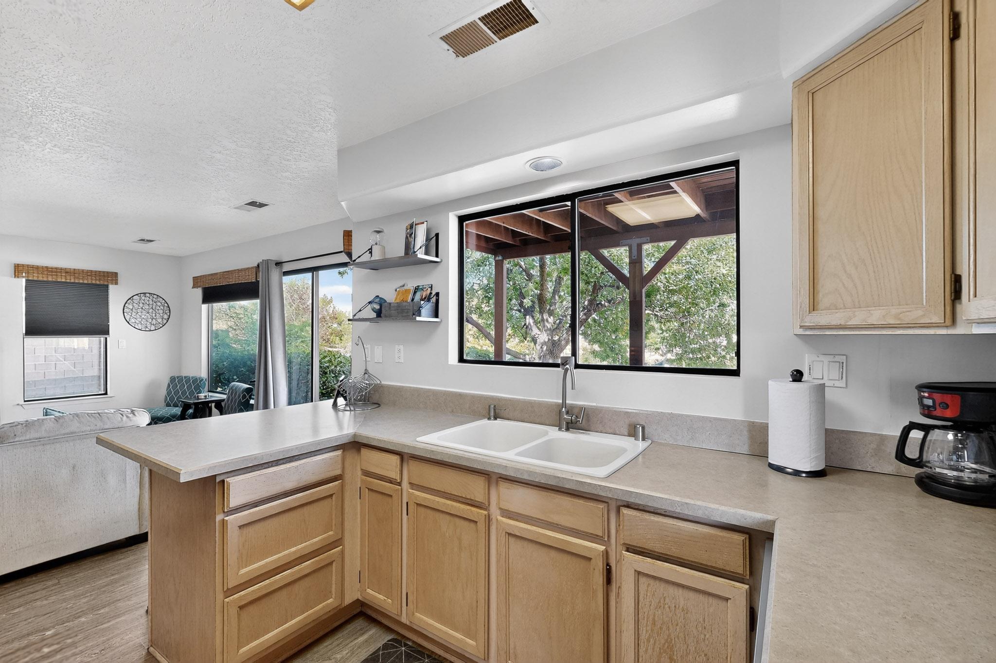 Photo 4 — 7809 OAKLAND Avenue NE