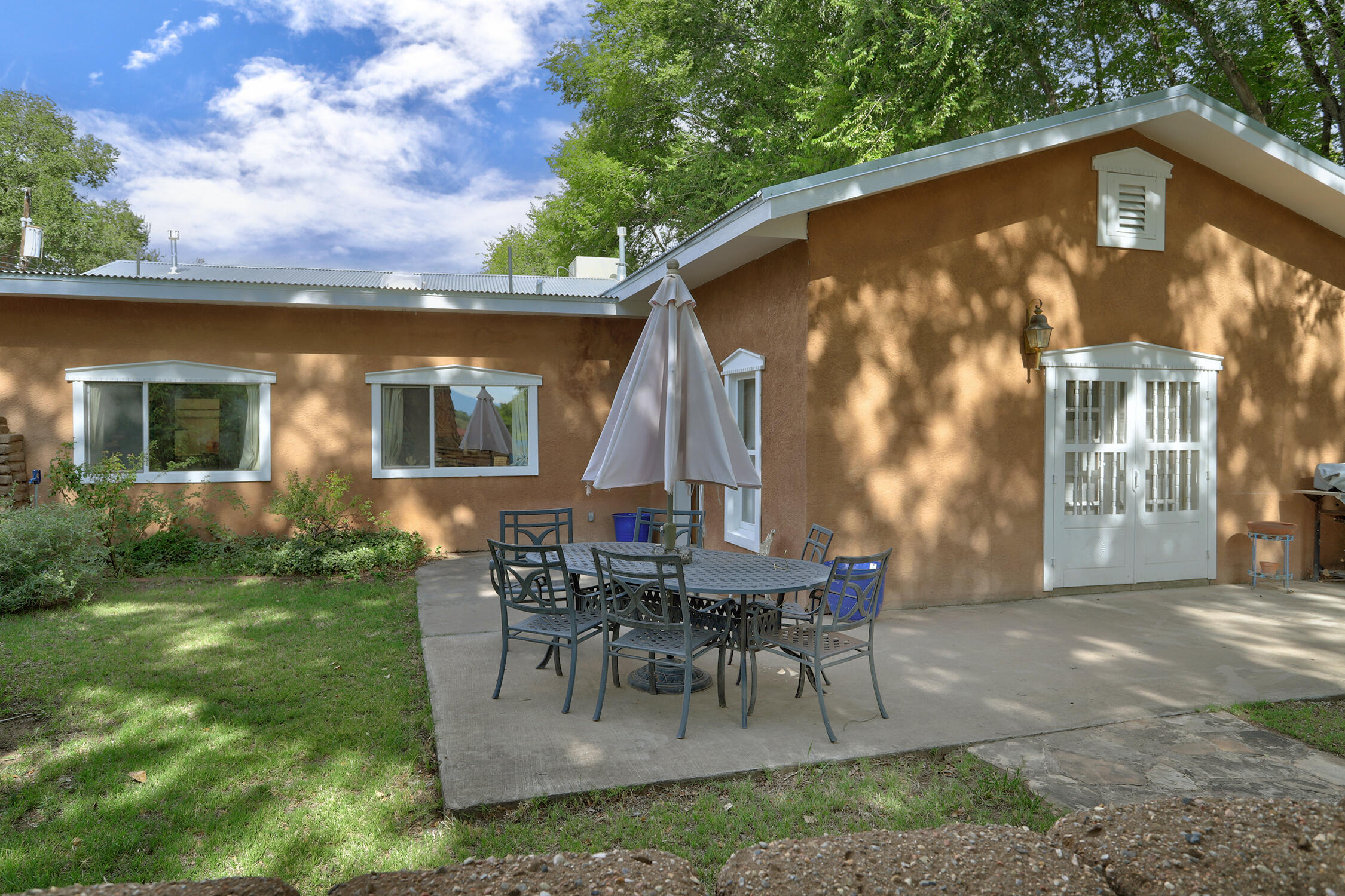 Photo 17 — 3821 CORRALES Road
