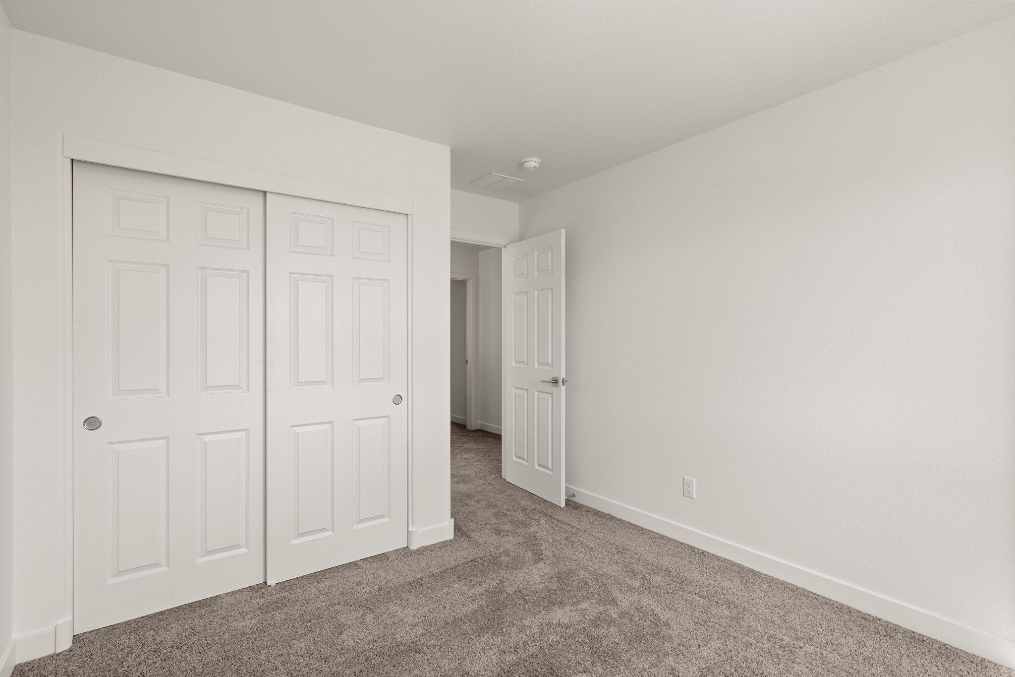 Photo 12 — 1628 Saddleback Trail NE