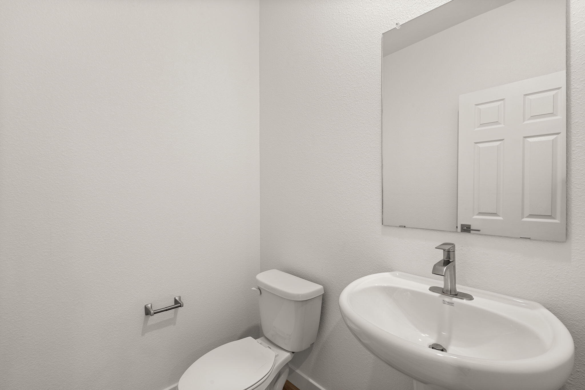 Photo 2 — 1628 Saddleback Trail NE