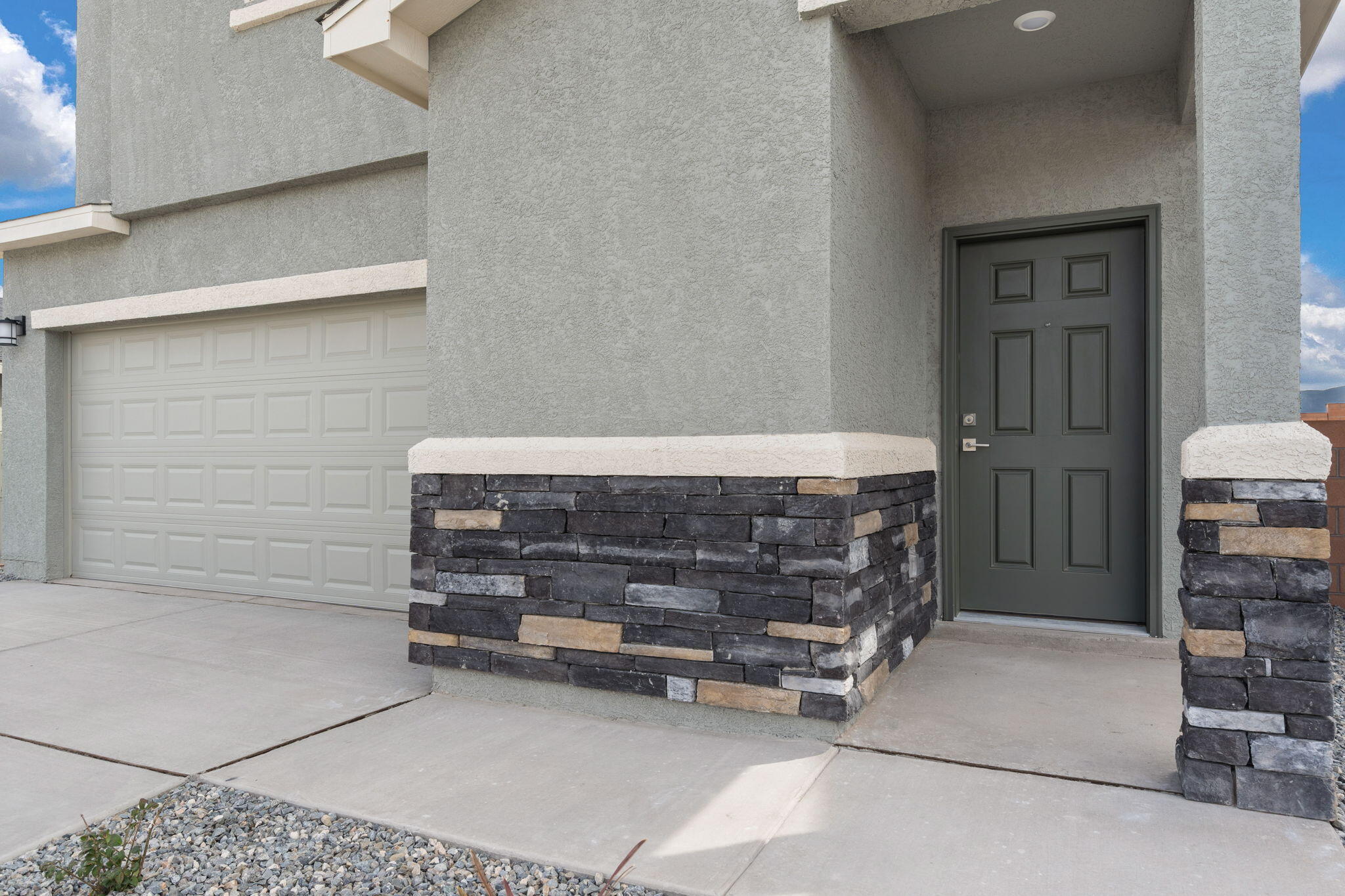 Photo 4 — 1612 Saddleback Trail NE