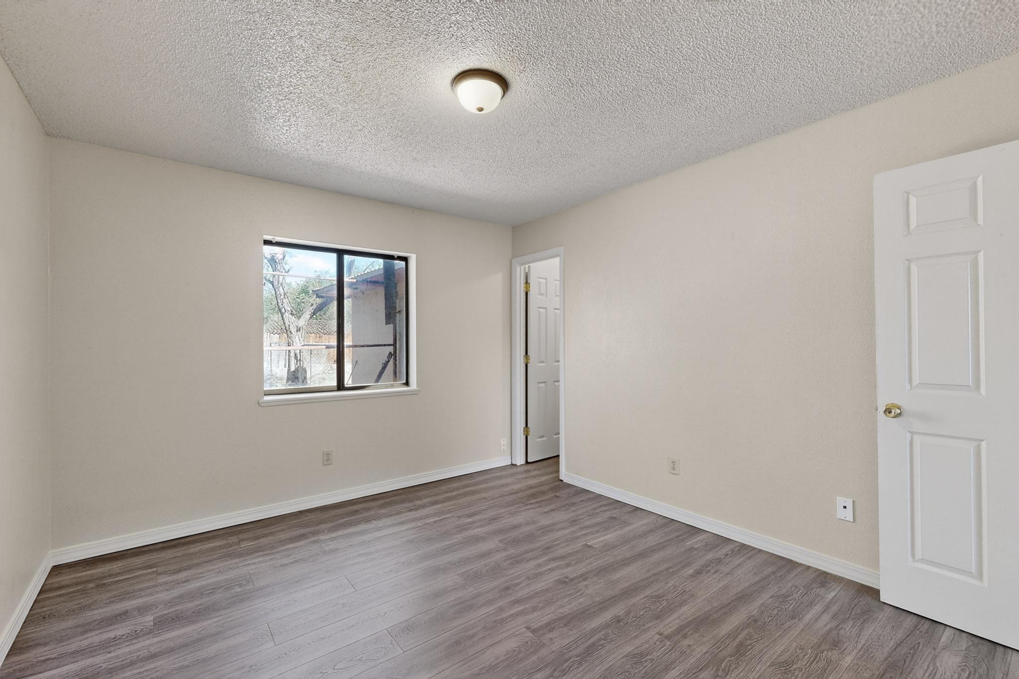 Photo 7 — 1212 W Didier Avenue