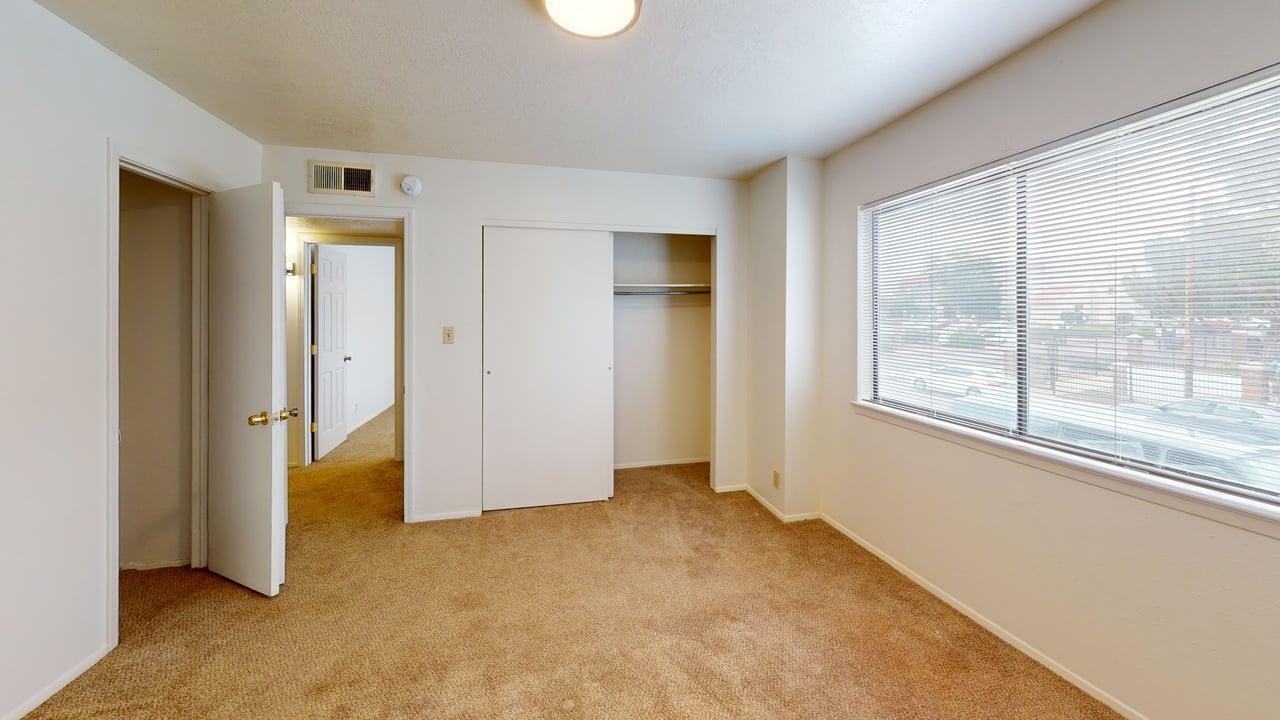 Photo 15 — 3601 Wellesley Drive NE