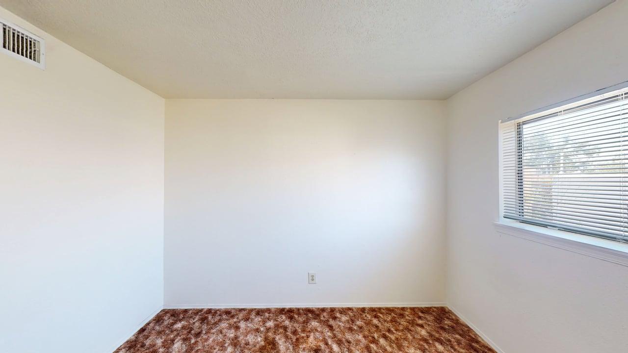 Photo 6 — 3601 Wellesley Drive NE