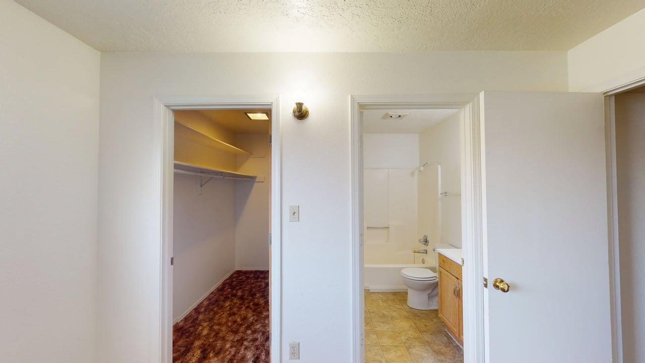 Photo 7 — 3601 Wellesley Drive NE