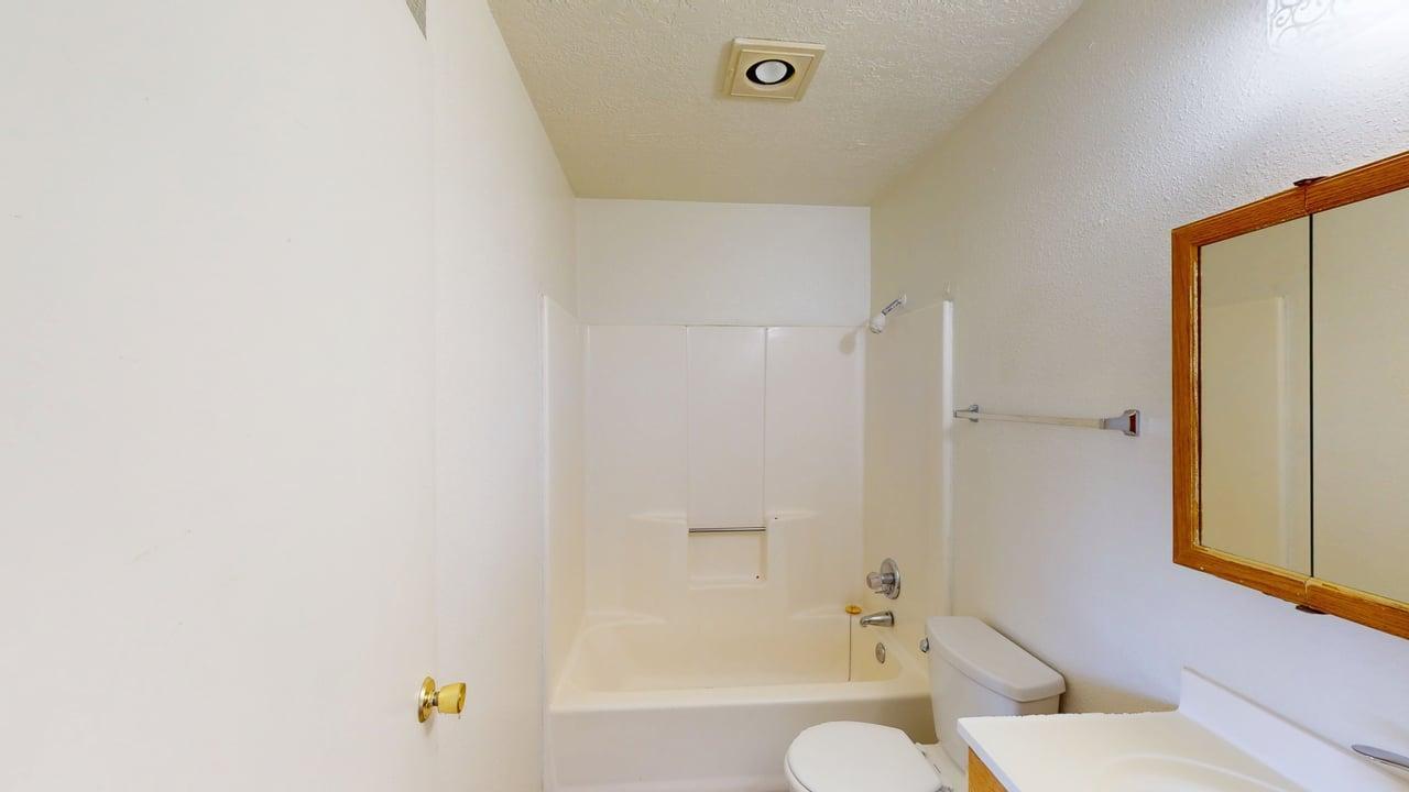 Photo 8 — 3601 Wellesley Drive NE