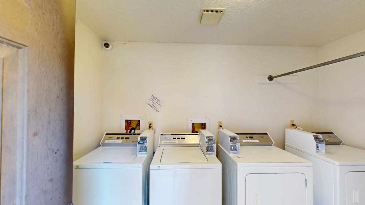 Photo 2 — 3601 Wellesley Drive NE