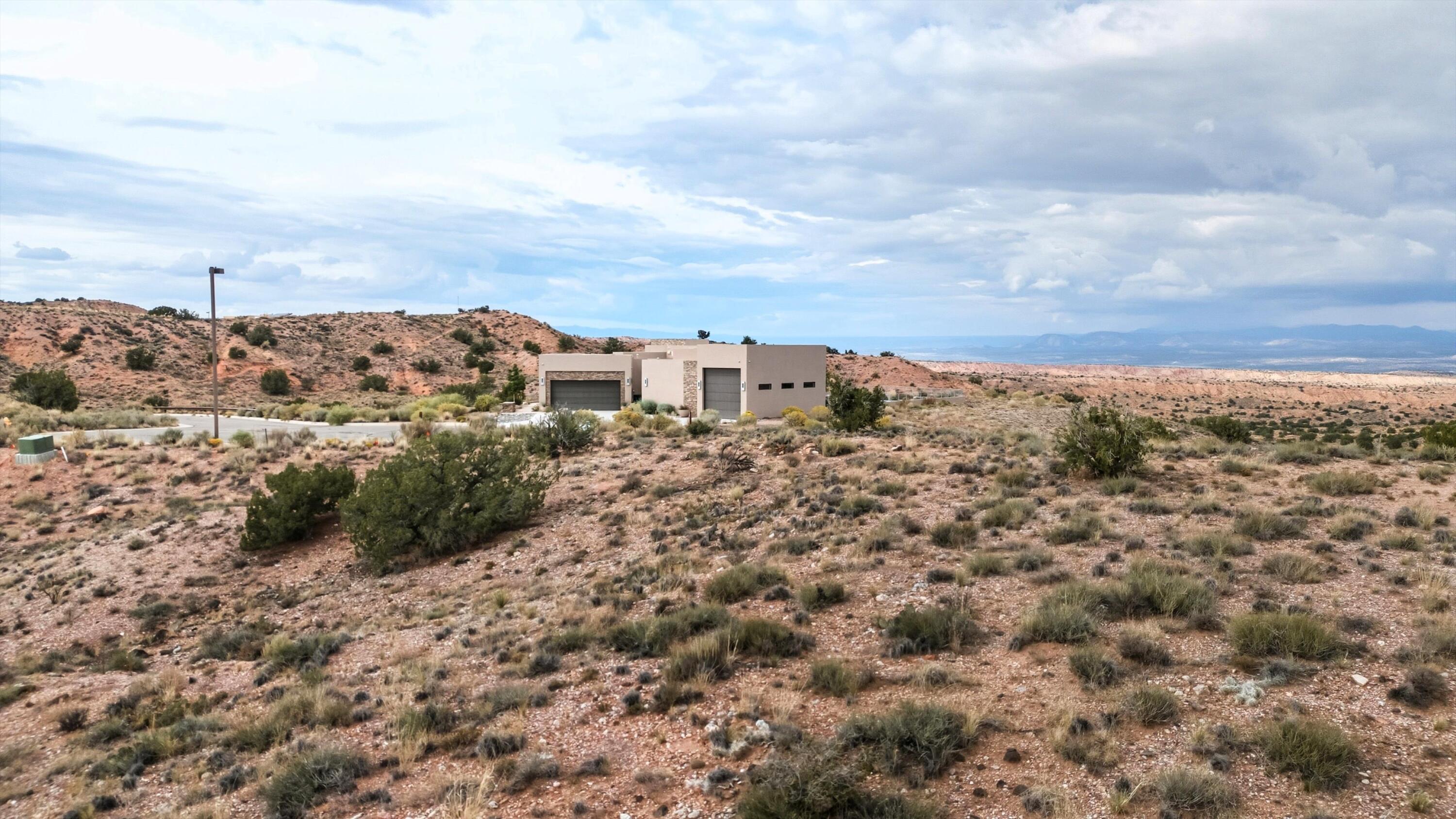 Photo 6 — 6016 Ridgeline Place NE