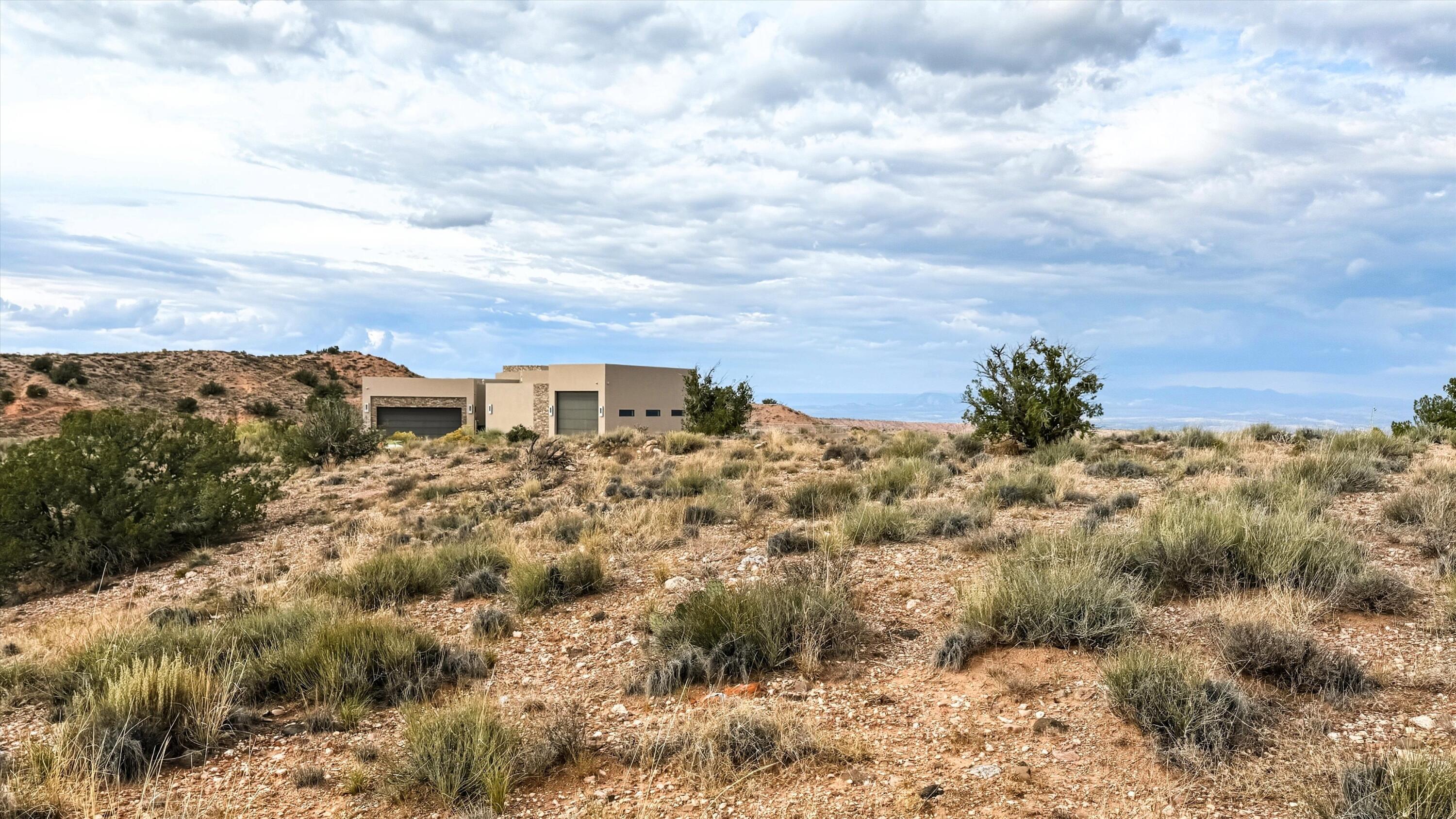 Photo 18 — 6016 Ridgeline Place NE