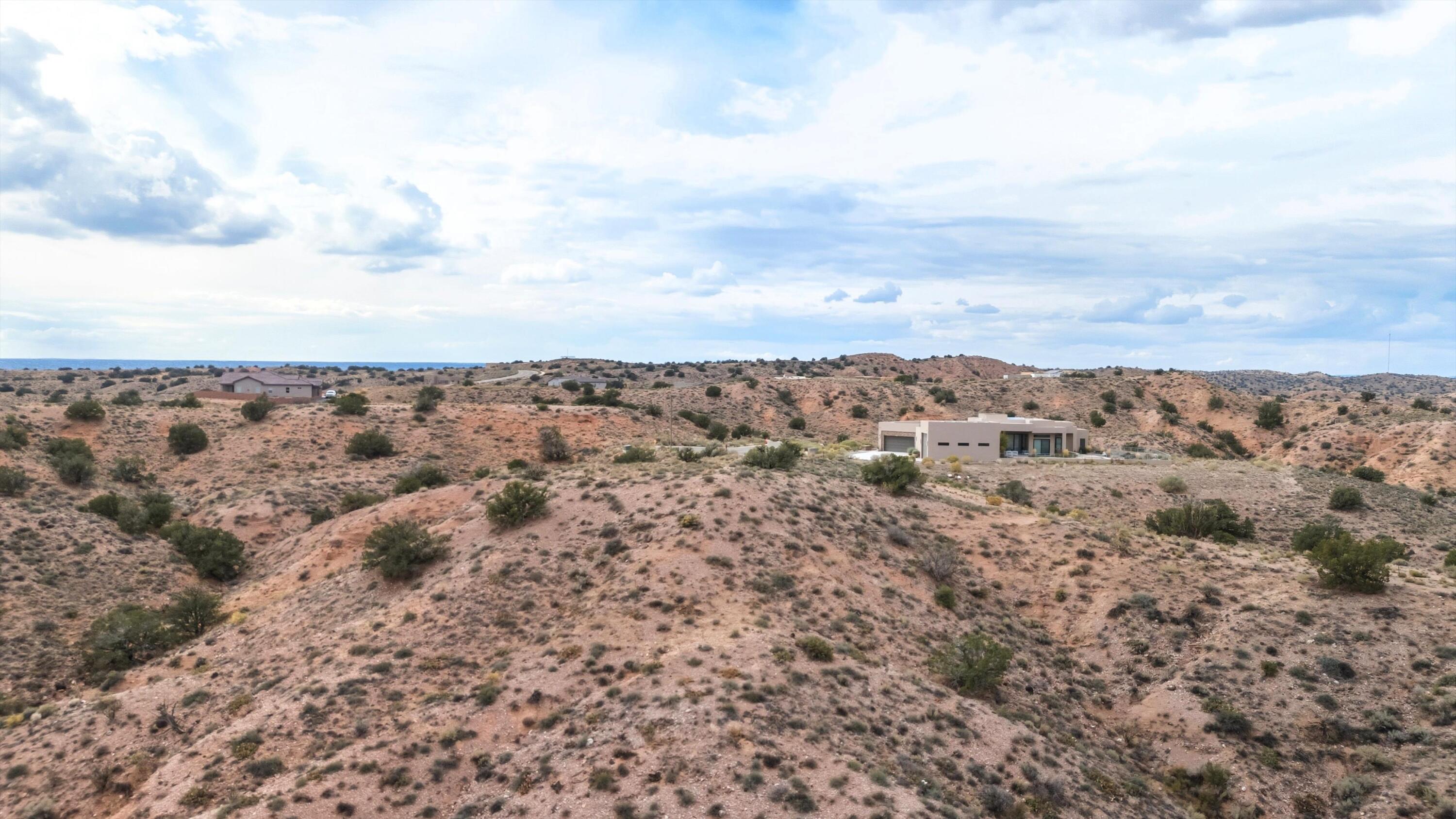 Photo 3 — 6016 Ridgeline Place NE