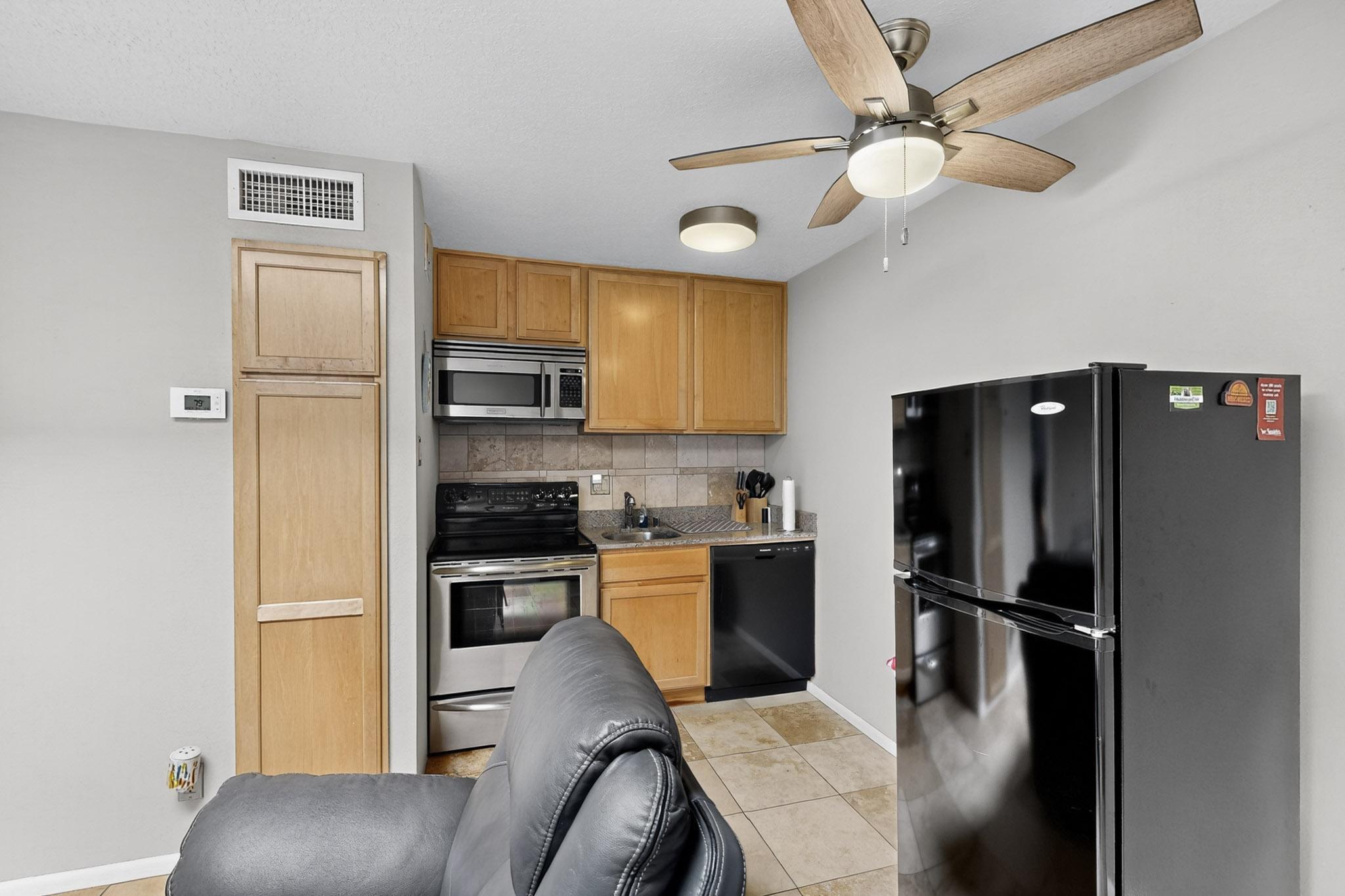 Photo 20 — 351 Washington Street SE 205