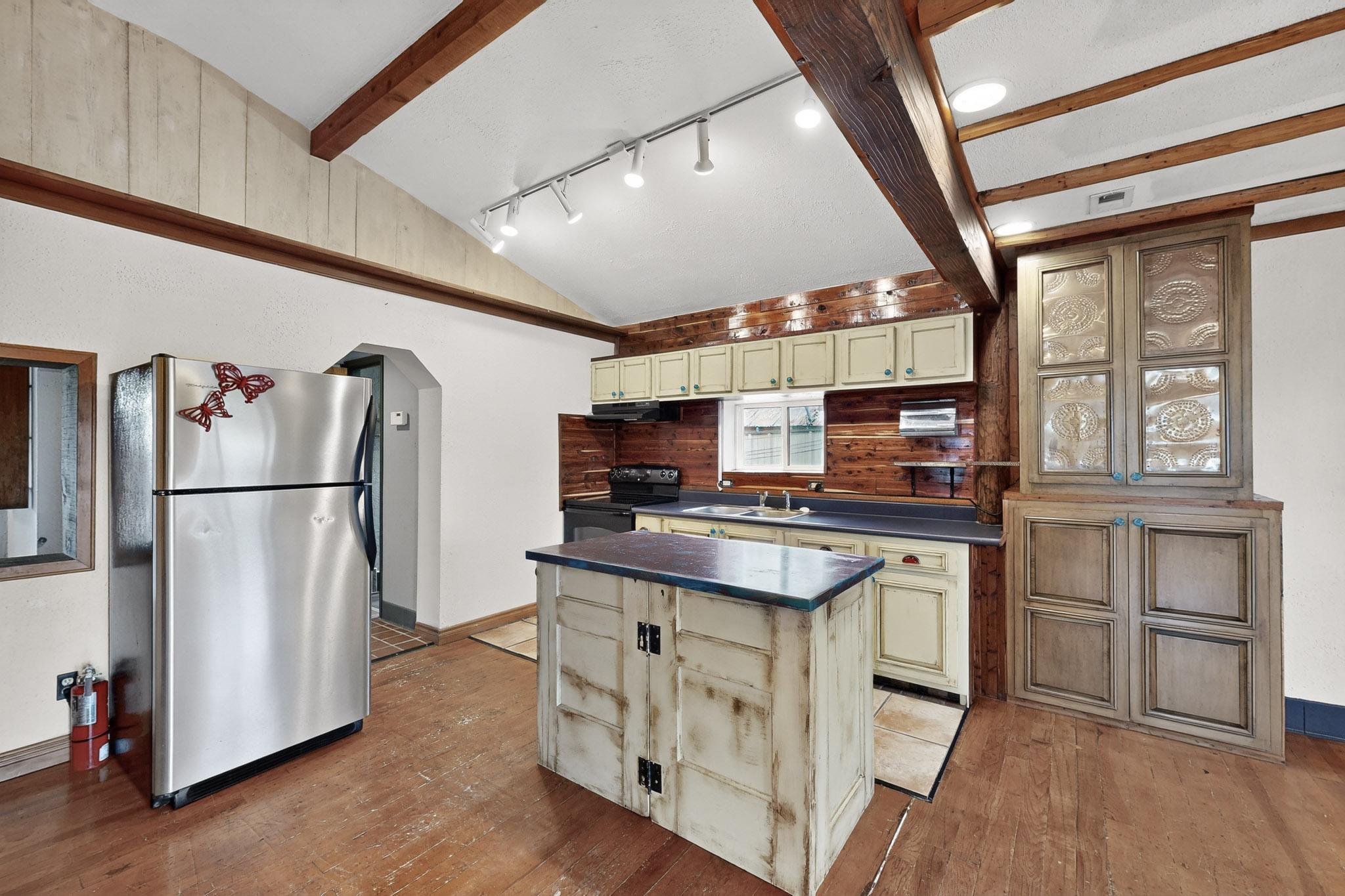 Photo 17 — 704 ELM Street