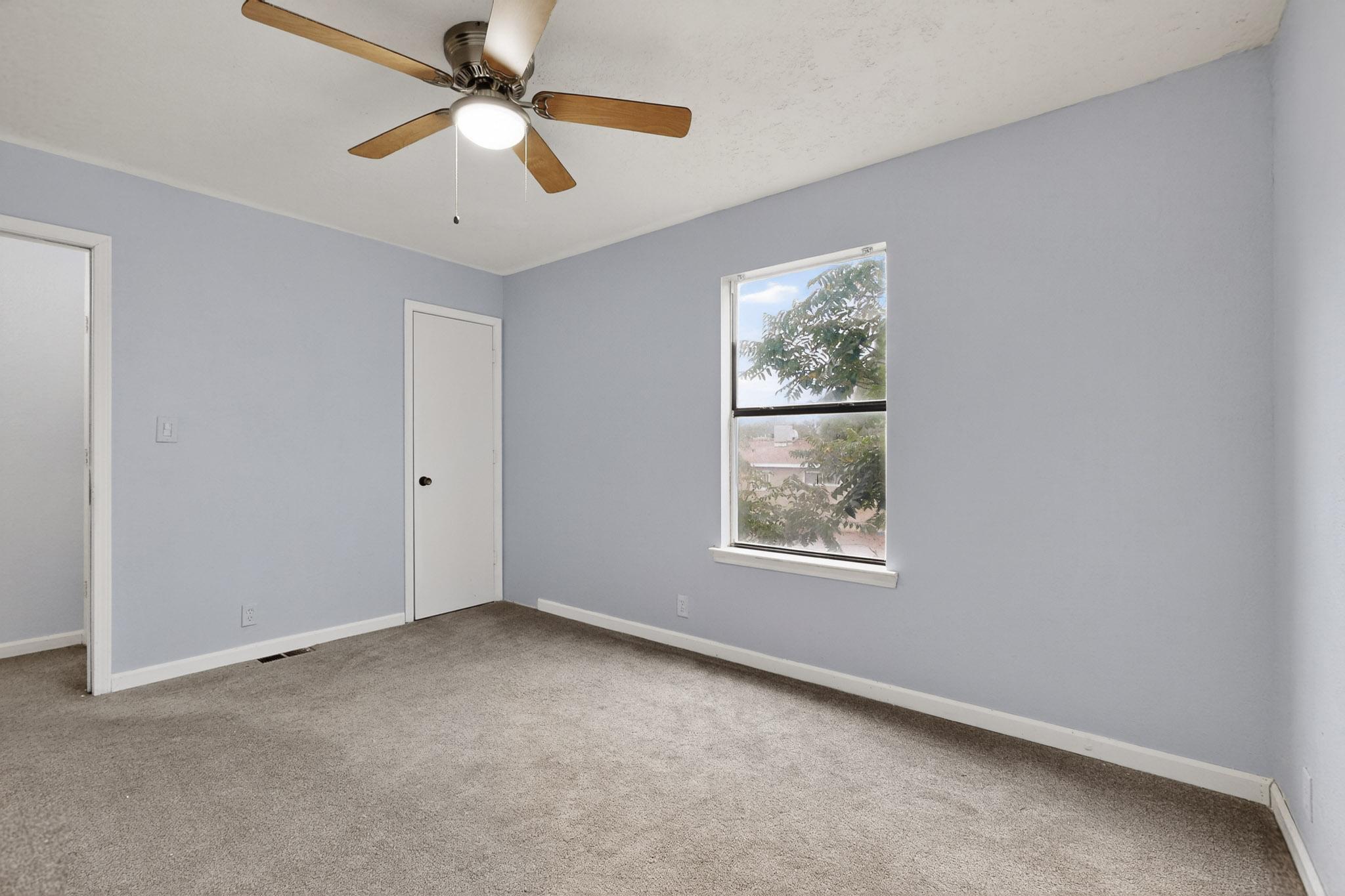 Photo 5 — 220 Shawnee Court SE