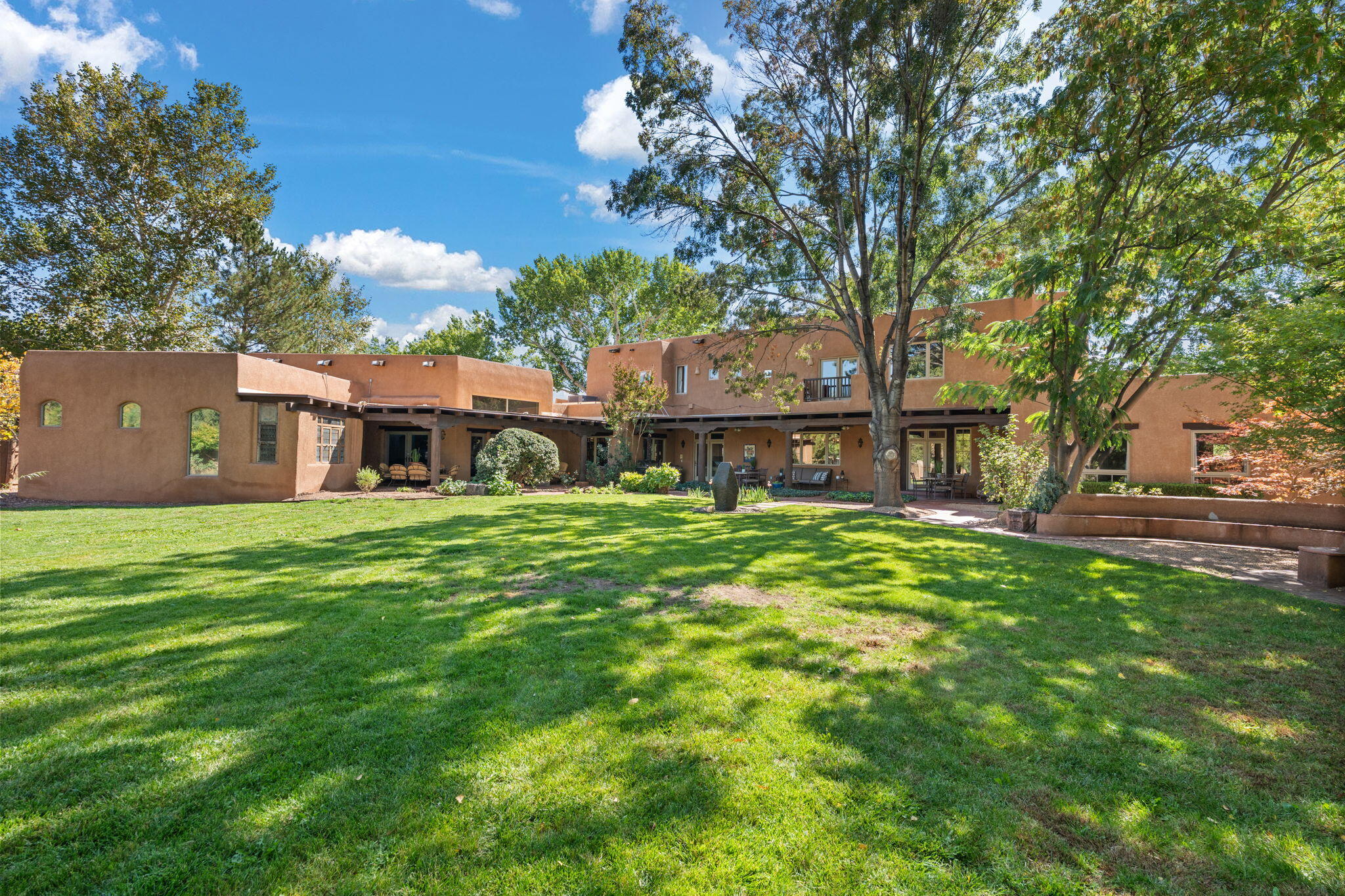Photo 2 — 1623 Francisca Road NW