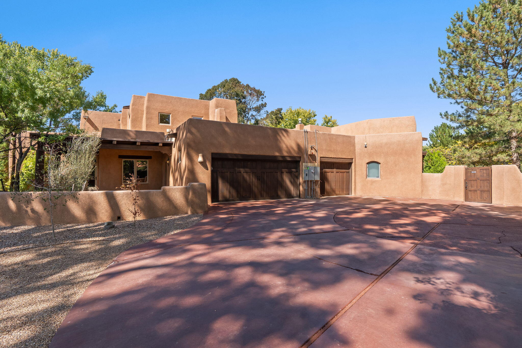 Photo 12 — 1623 Francisca Road NW