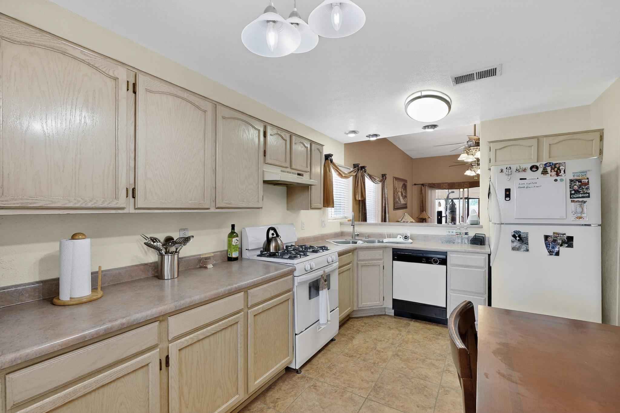 Photo 16 — 609 Wanda Street SW
