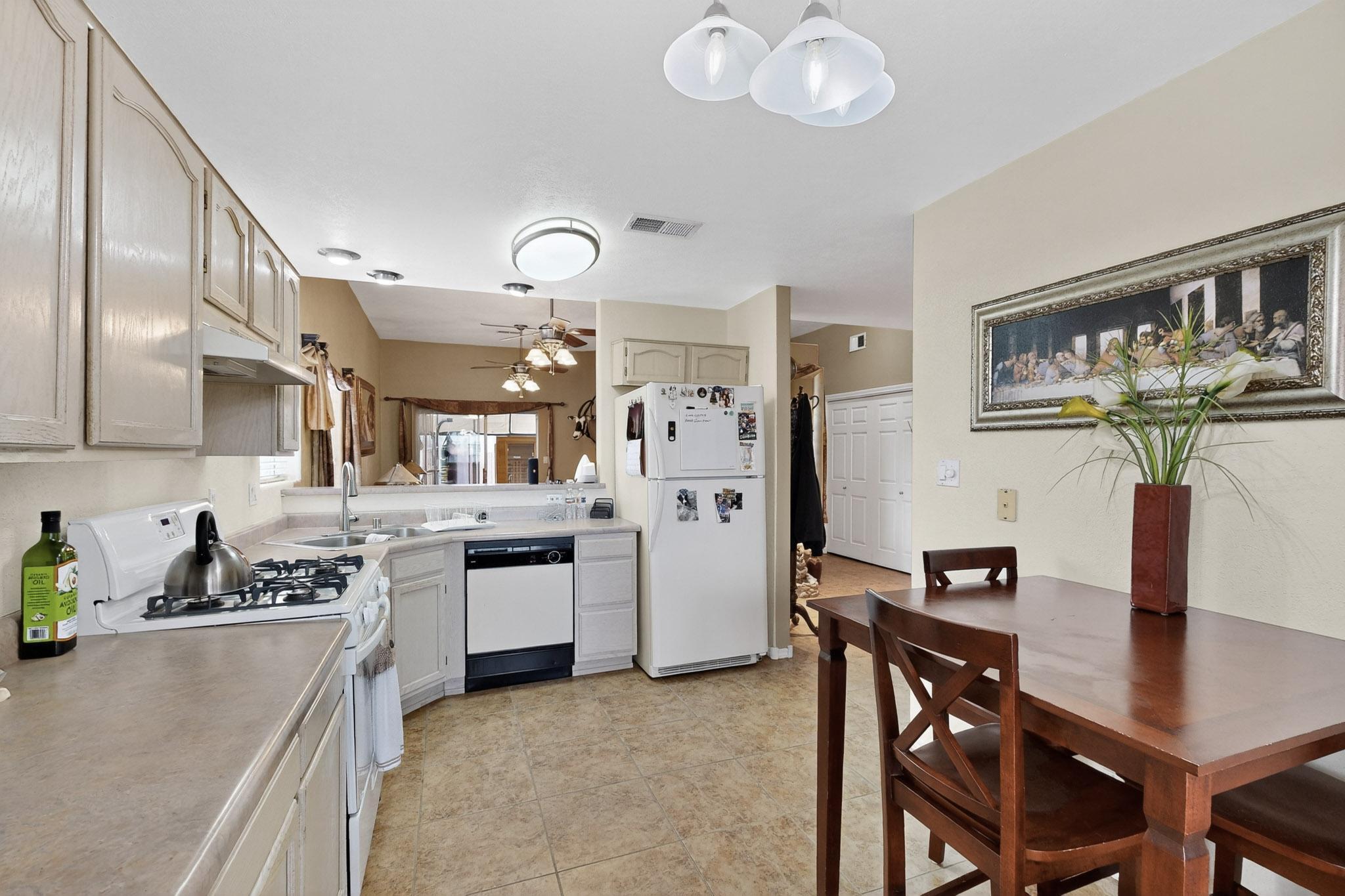 Photo 17 — 609 Wanda Street SW