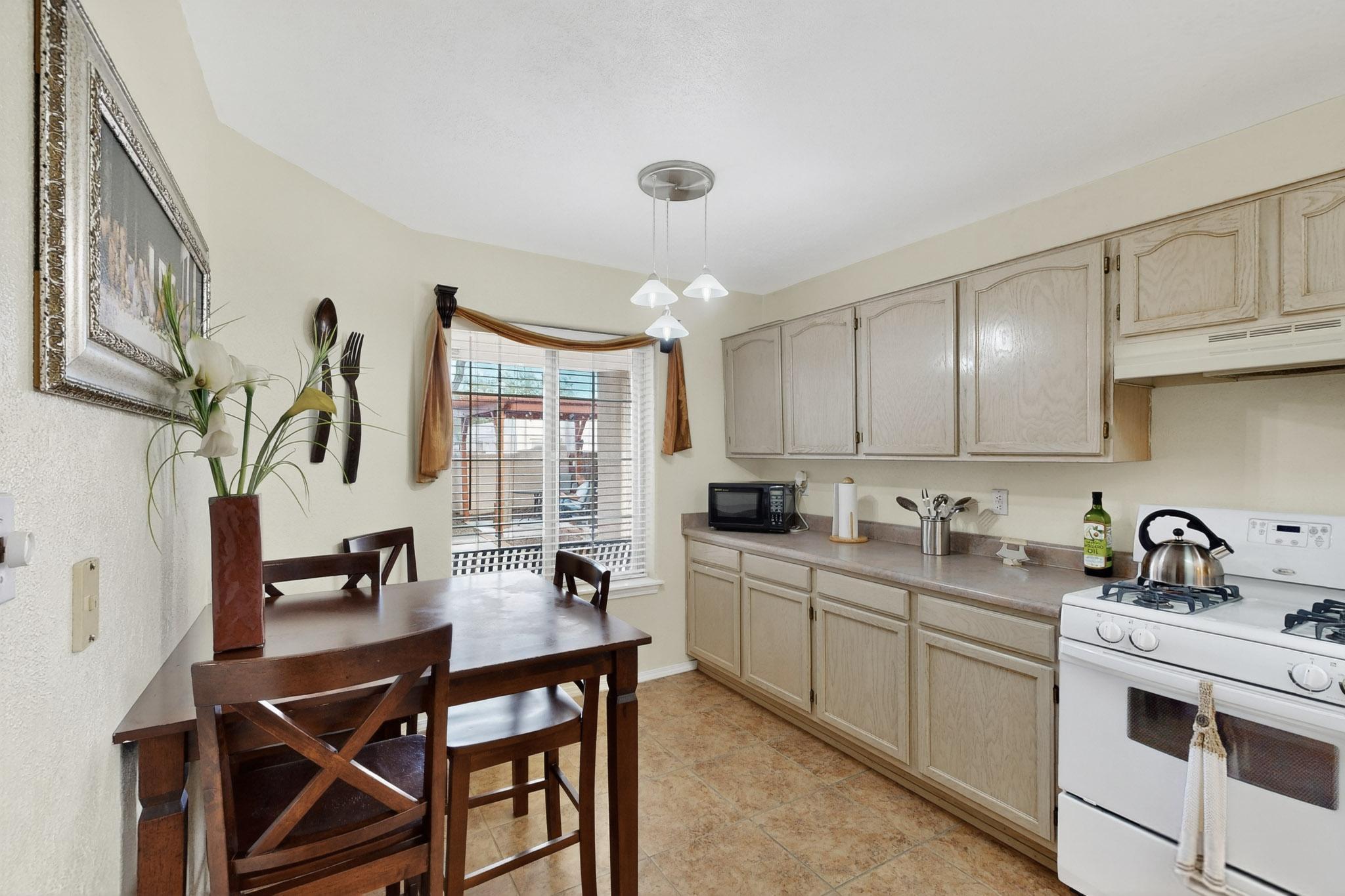 Photo 18 — 609 Wanda Street SW