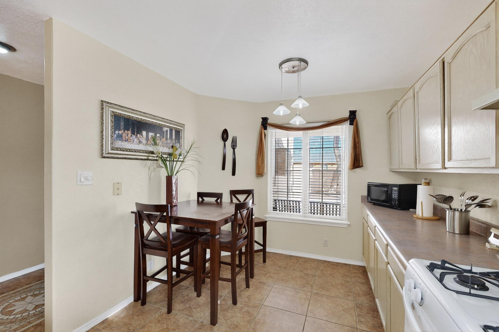 Photo 19 — 609 Wanda Street SW